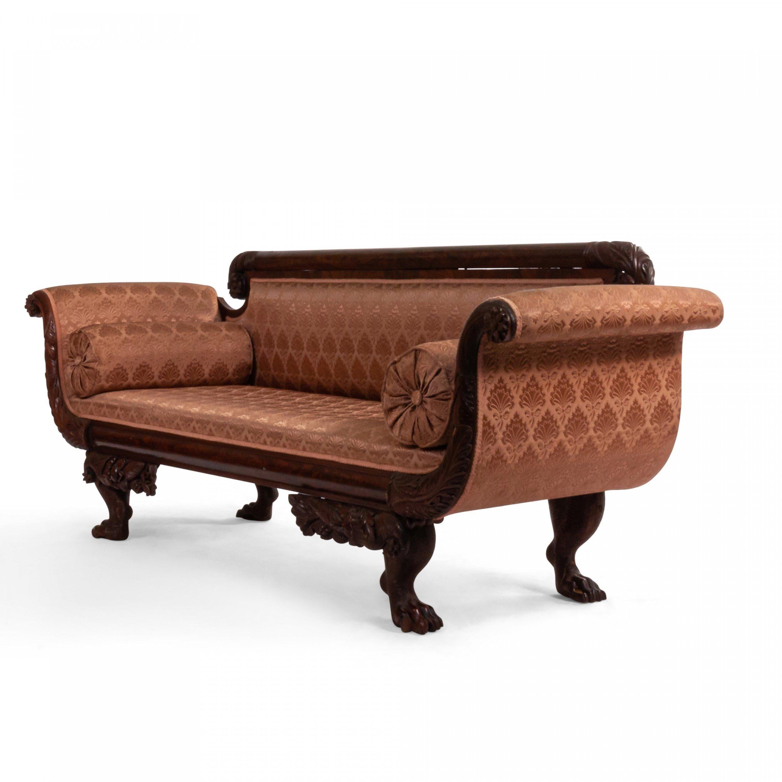 Amerikanisches Mahagoni-Sofa im Empire-Stil mit pfirsichfarbener Polsterung (19. Jahrhundert) im Angebot