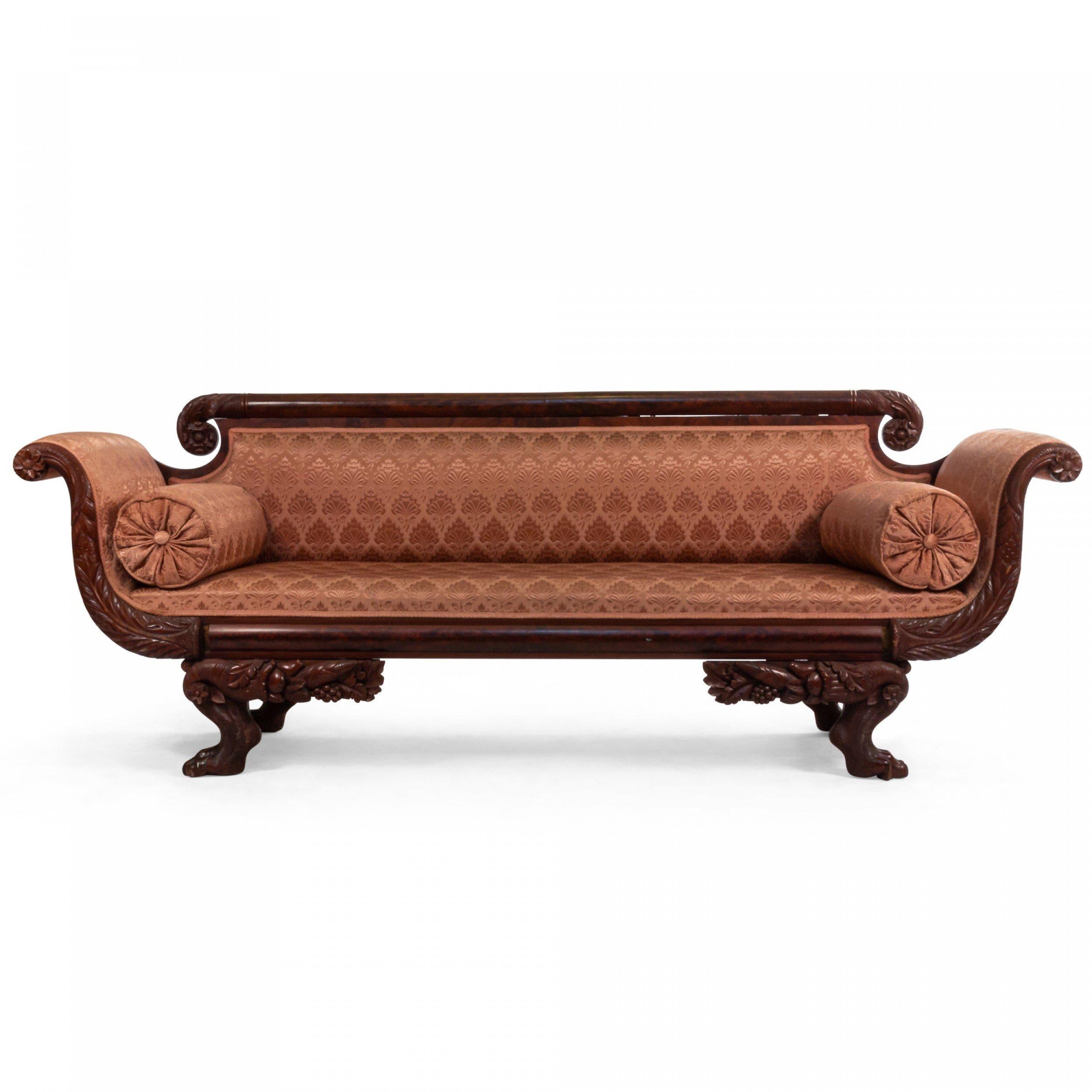 Amerikanisches Mahagoni-Sofa im Empire-Stil mit pfirsichfarbener Polsterung im Angebot 2