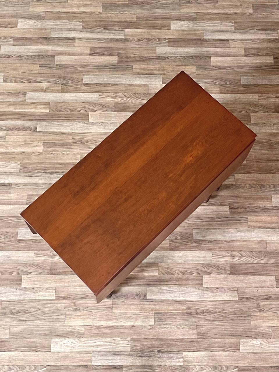Érable Table de salle à manger à feuilles tombantes avec pieds tournés American Farmhouse en vente