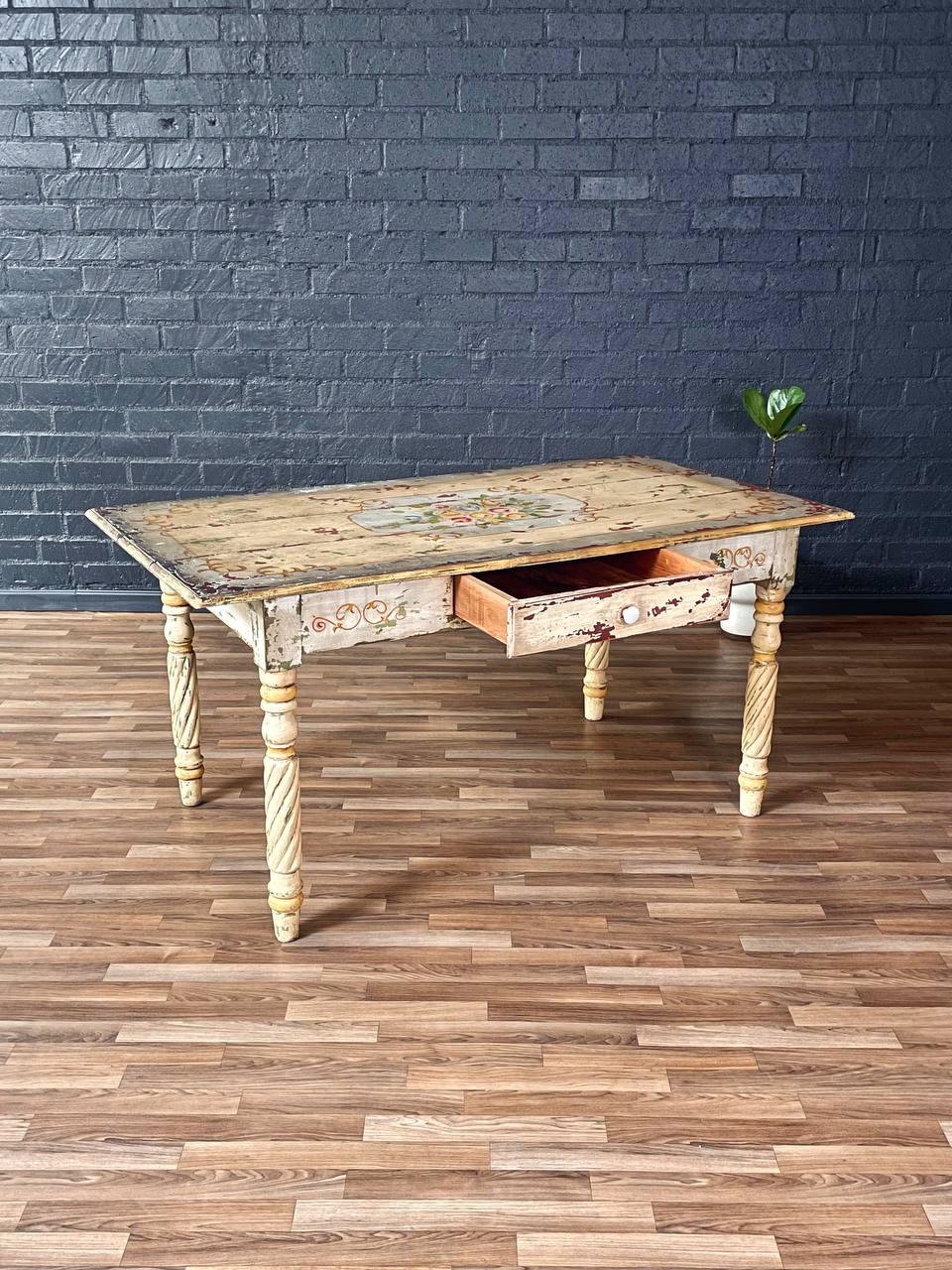 Autre Table de salle à manger en chêne Oak Harvest peint, finition vieillie, 1940's en vente