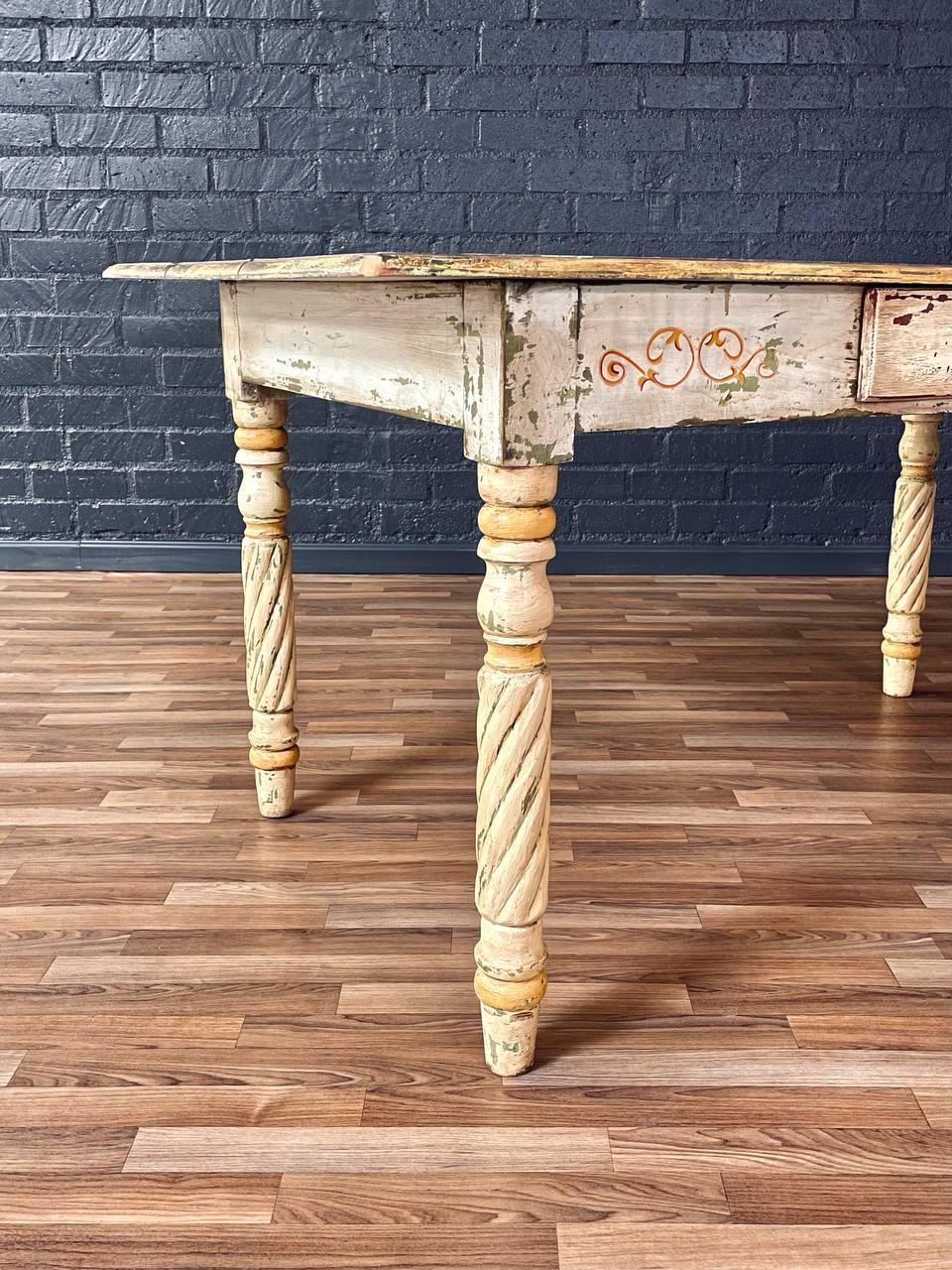 Table de salle à manger en chêne Oak Harvest peint, finition vieillie, 1940's en vente 2