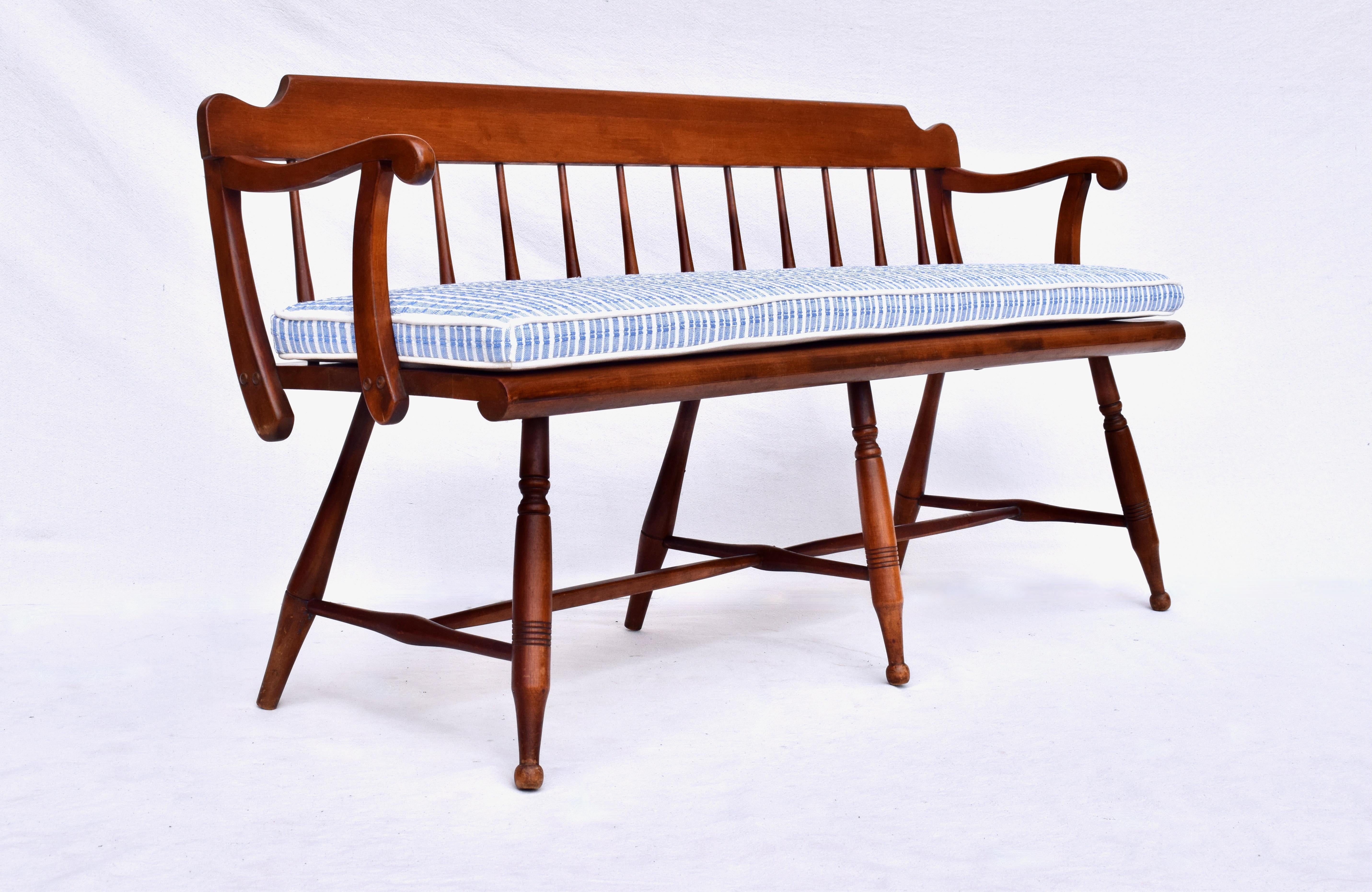 American Farmhouse Windsor Style Maple Spindle Back Bench In Good Condition In Southampton, NJ