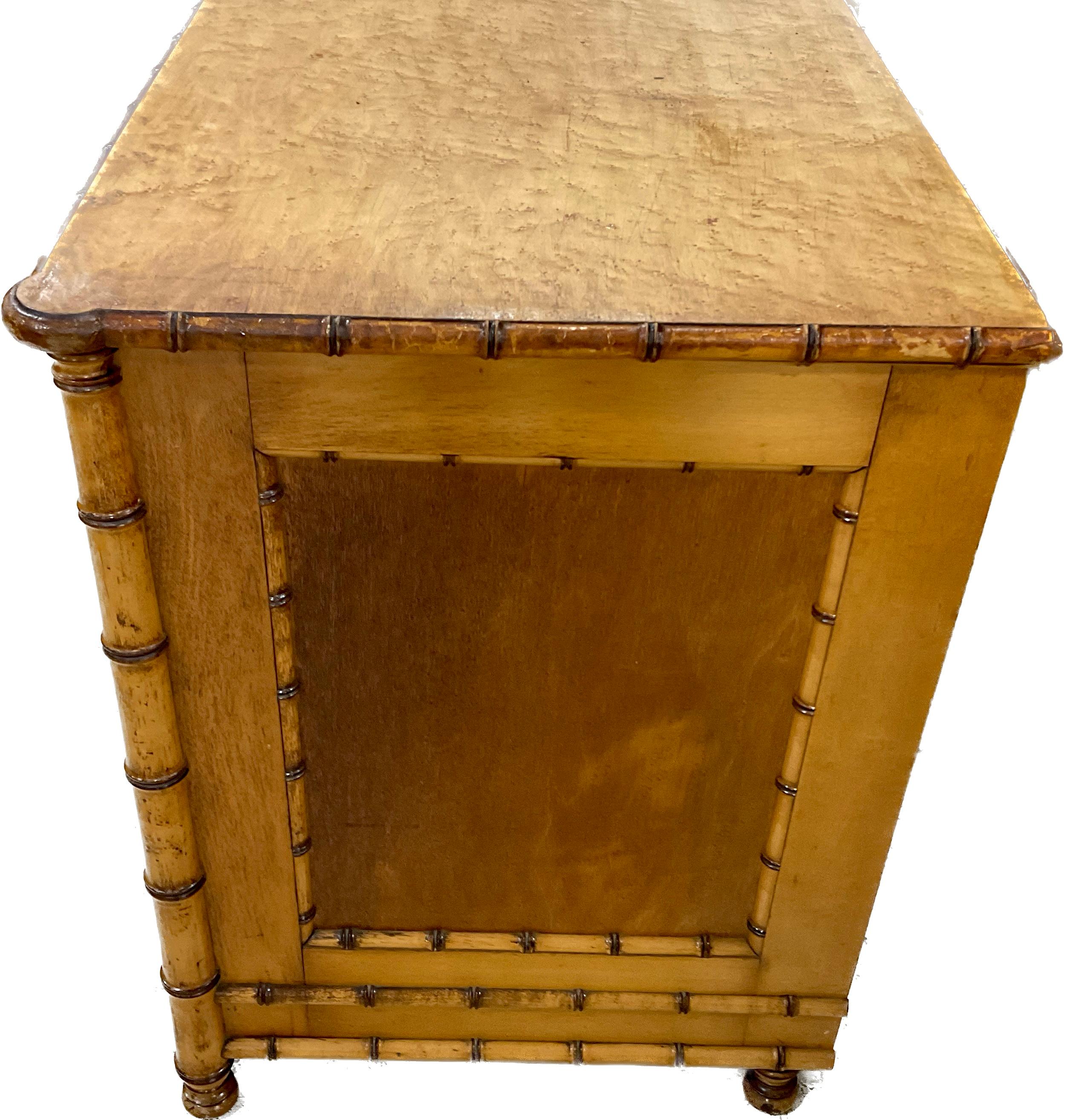 American Faux Bamboo Bird’S-Eye Maple Dresser In Good Condition In Bradenton, FL