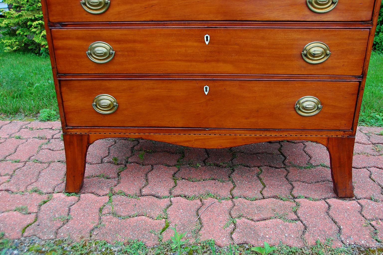 American Federal 18th Century Cherry Chest of Four Graduated Drawers In Good Condition In Wells, ME
