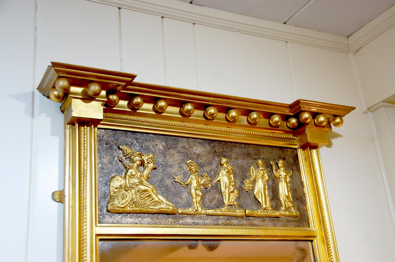American Federal 18th Century Gold Leaf Mirror with Classical Frieze In Good Condition In Wells, ME