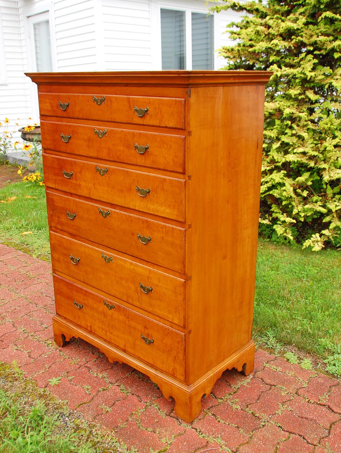 American Federal 18th Century Tiger Maple Tall Six Drawer Chippendale Chest In Good Condition In Wells, ME