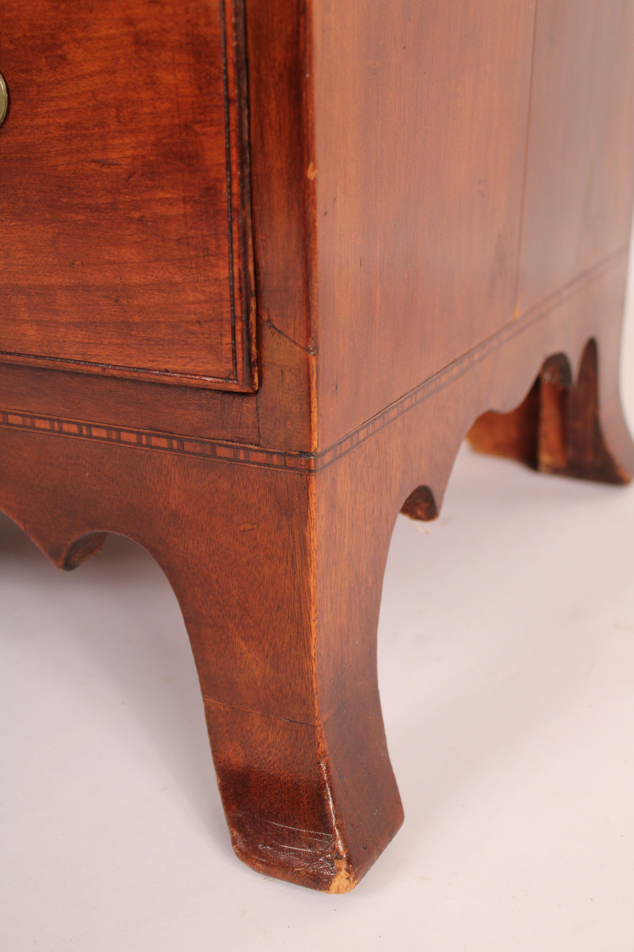 Amerikanischer Federal-Schreibtisch in Kirsche mit schräger Platte im Angebot 4