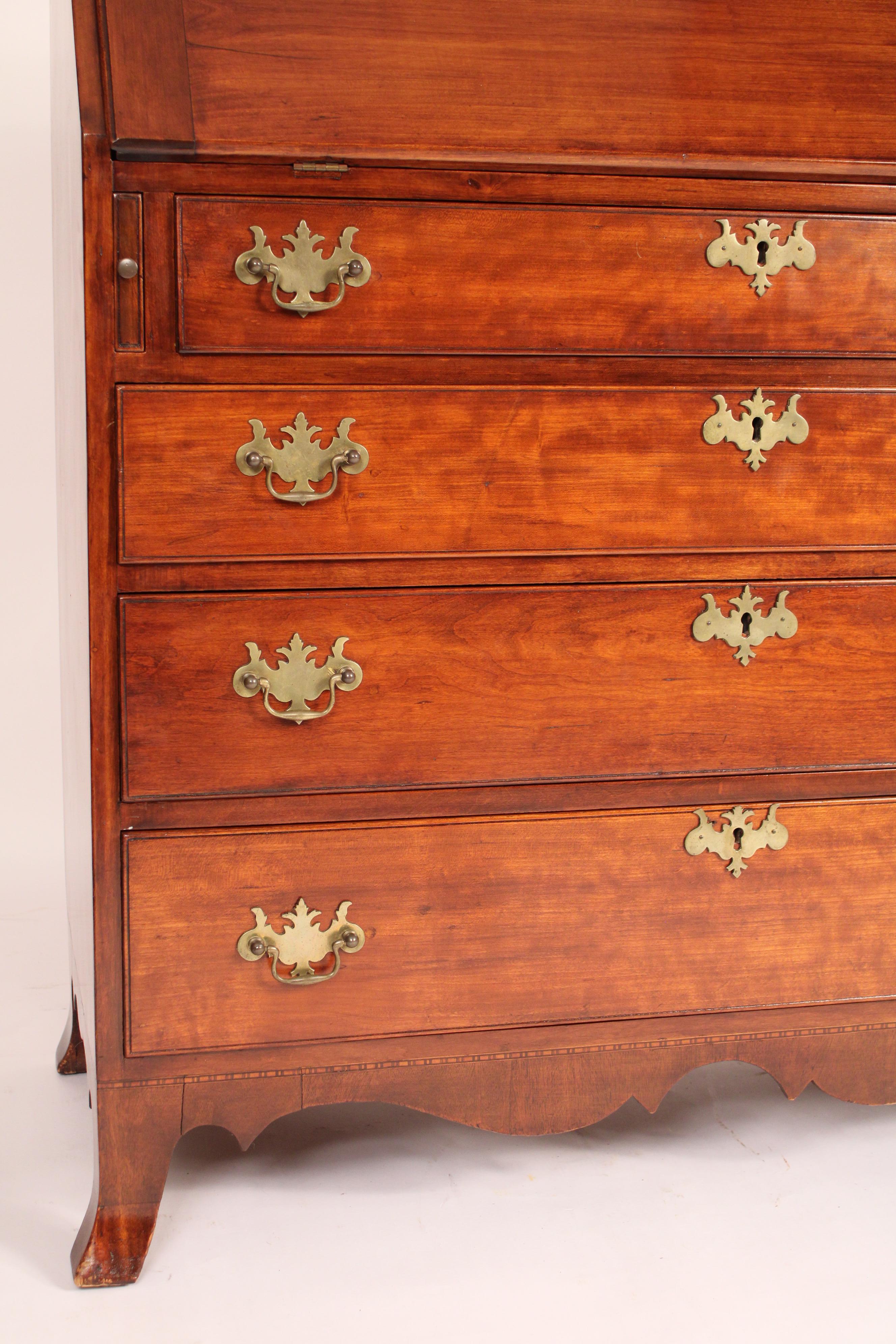 Amerikanischer Federal-Schreibtisch in Kirsche mit schräger Platte im Angebot 2