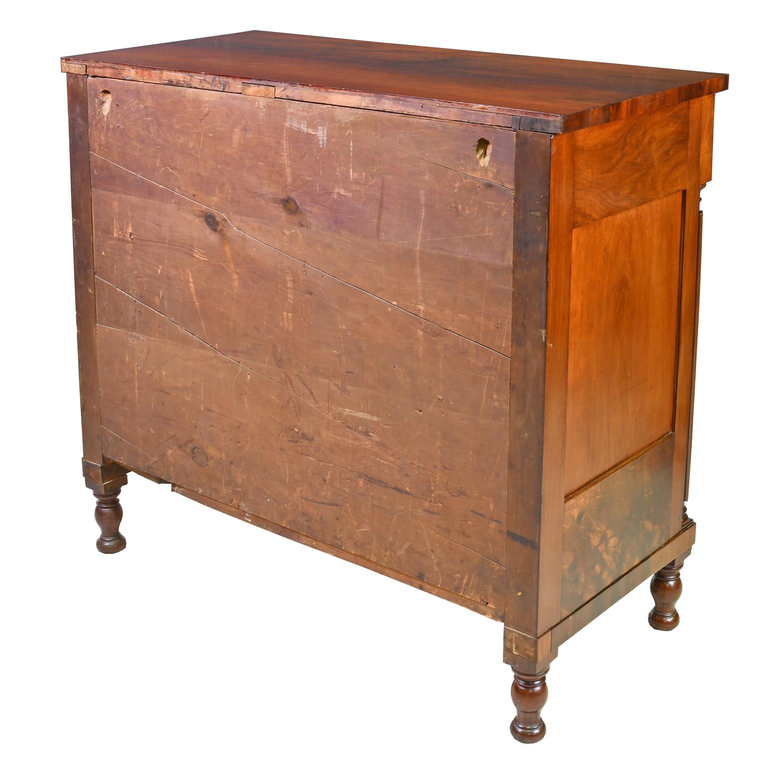 American Federal Chest of Drawers in West Indies Mahogany, Baltimore, circa 1835 In Good Condition For Sale In Miami, FL