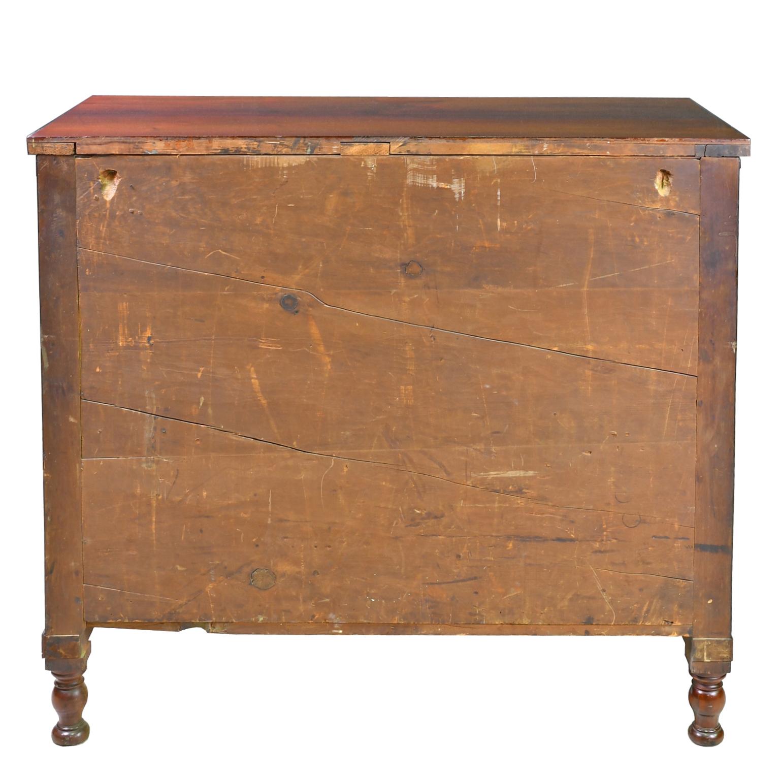 Amerikanische Federal Chest of Drawers in West Indies Mahagoni, Baltimore, um 1835 im Angebot 1