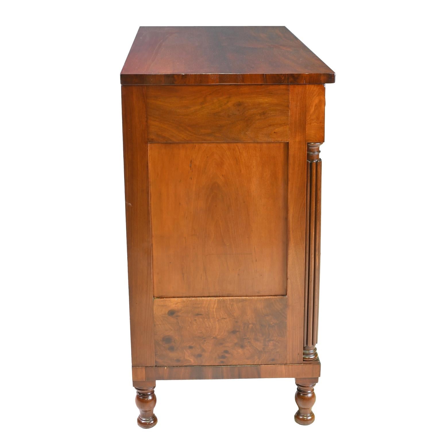 American Federal Chest of Drawers in West Indies Mahogany, Baltimore, circa 1835 For Sale 3