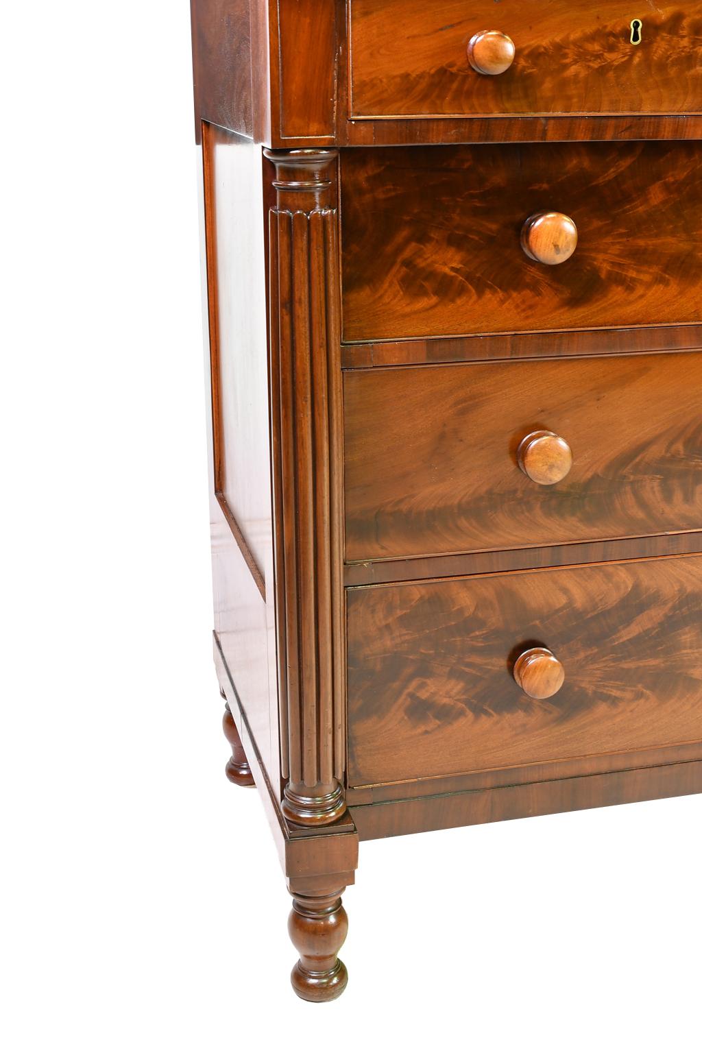 American Federal Chest of Drawers in West Indies Mahogany, Baltimore, circa 1835 For Sale 4