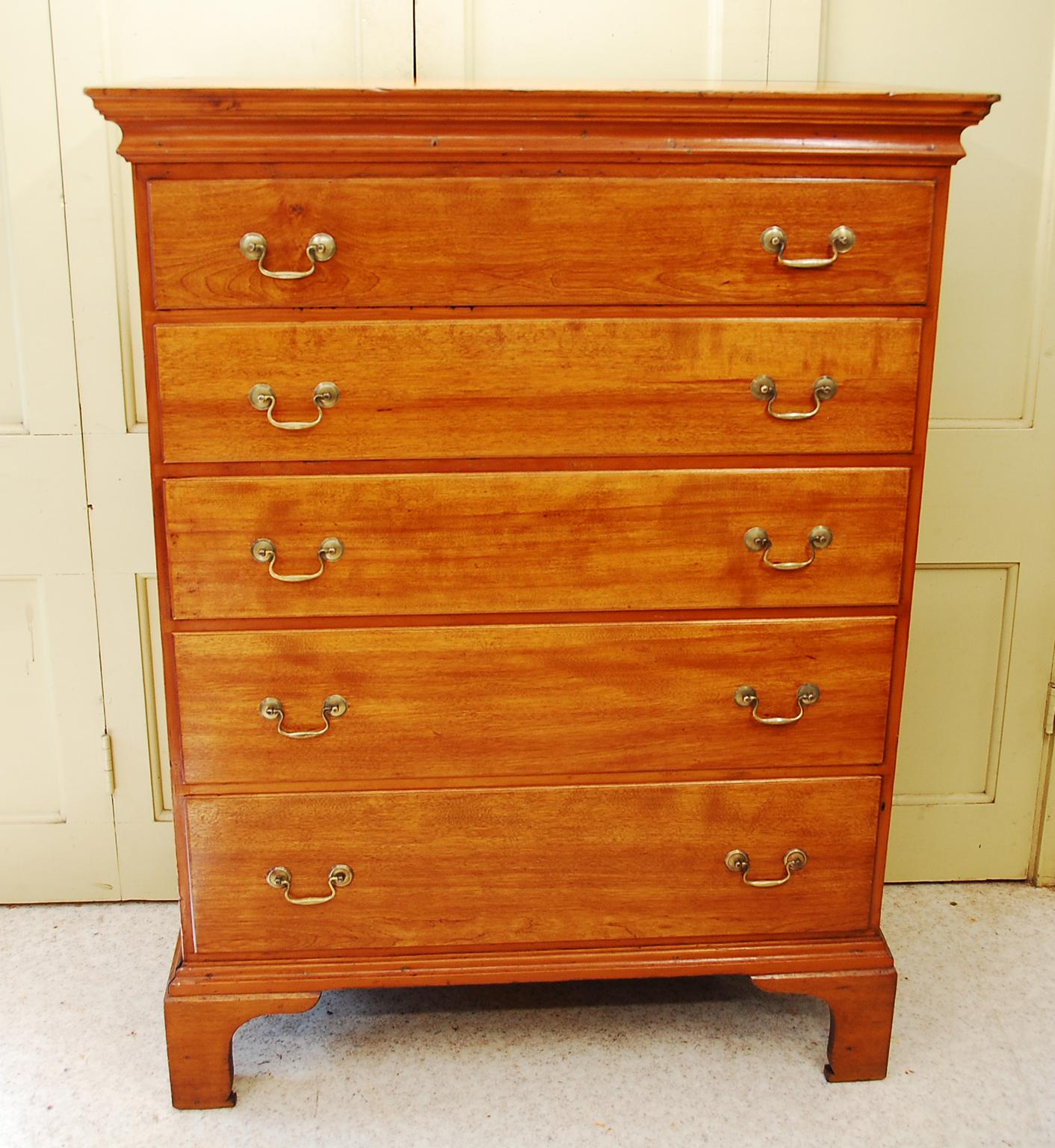 American Federal Chippendale Birch and Pine Tall Chest of Five Graduated Drawers For Sale 5
