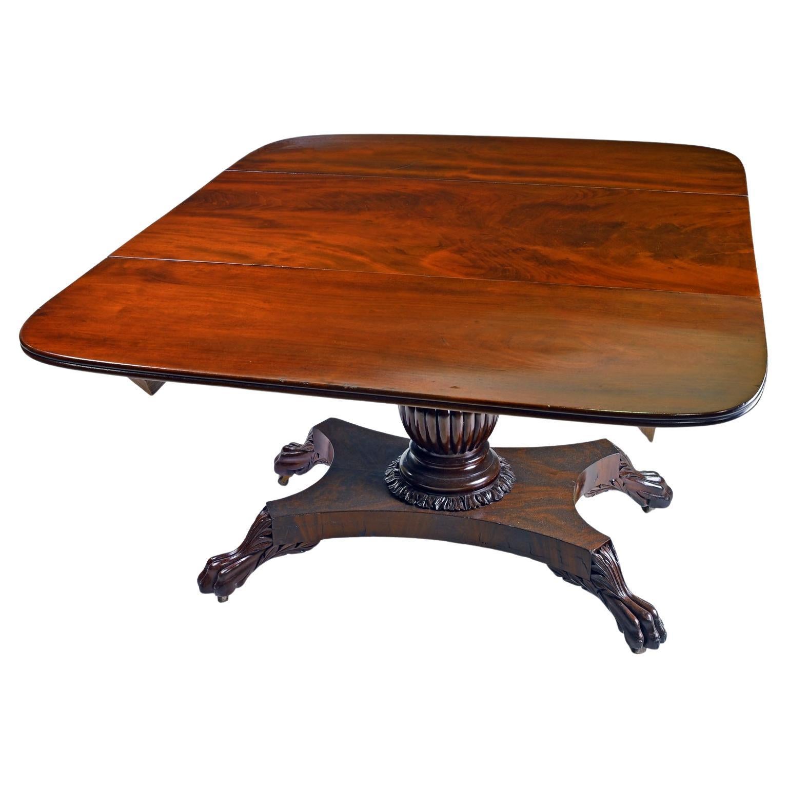 American Federal Drop Leaf Dining Table in West Indies Mahogany New York, c 1820 For Sale 4