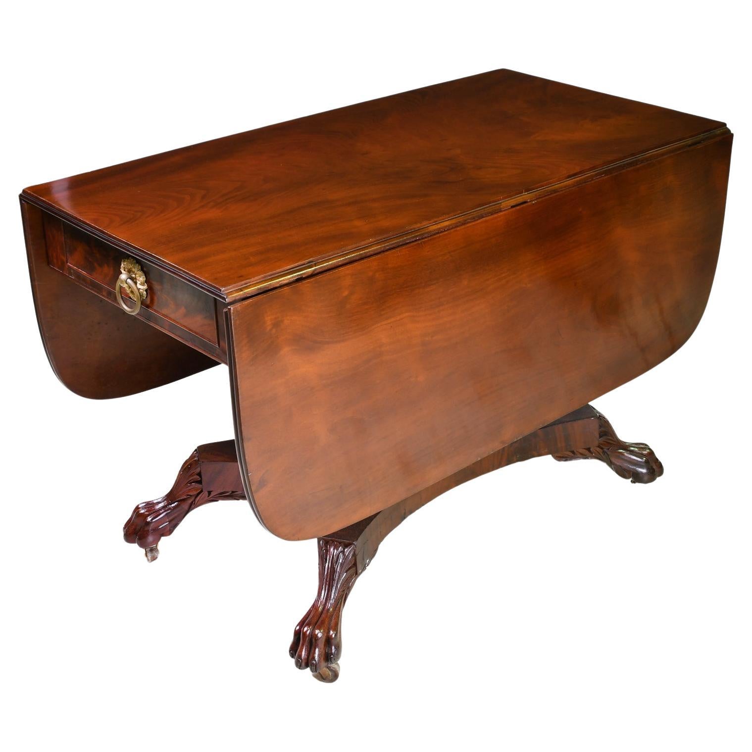 Polished American Federal Drop Leaf Dining Table in West Indies Mahogany New York, c 1820 For Sale