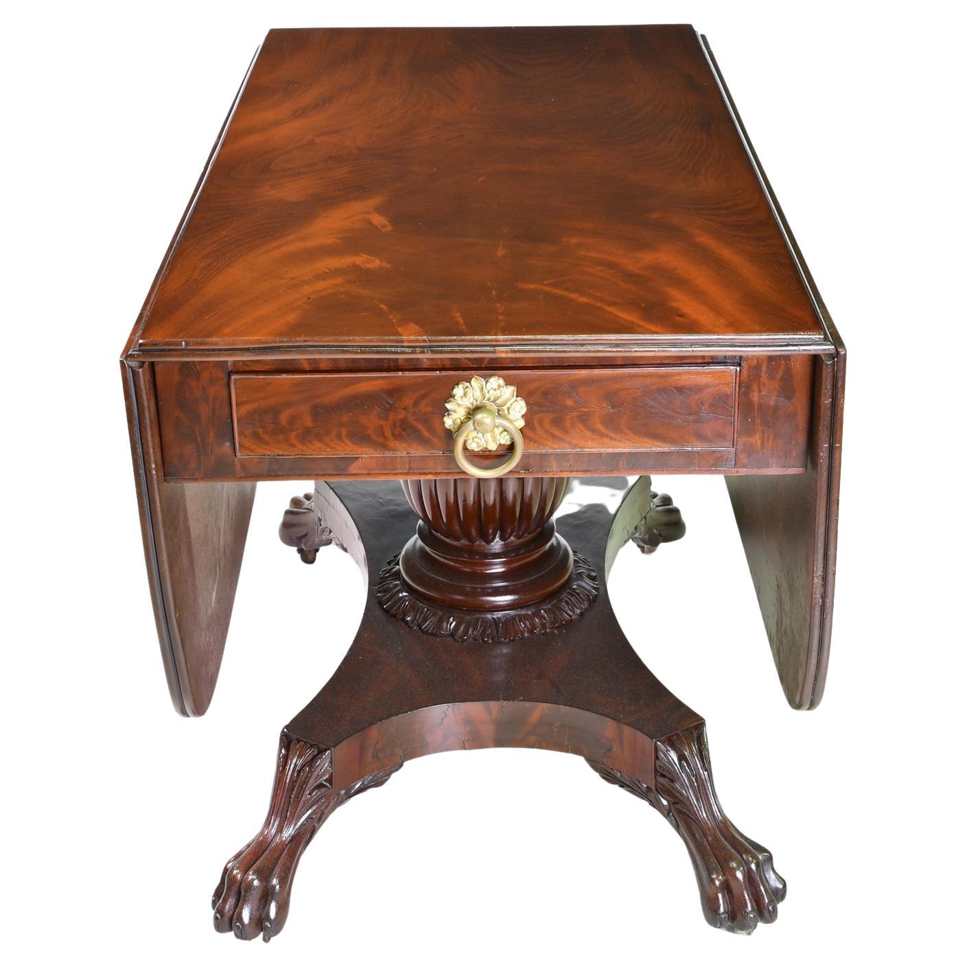 Polished American Federal Drop Leaf Dining Table in West Indies Mahogany New York, c 1820 For Sale