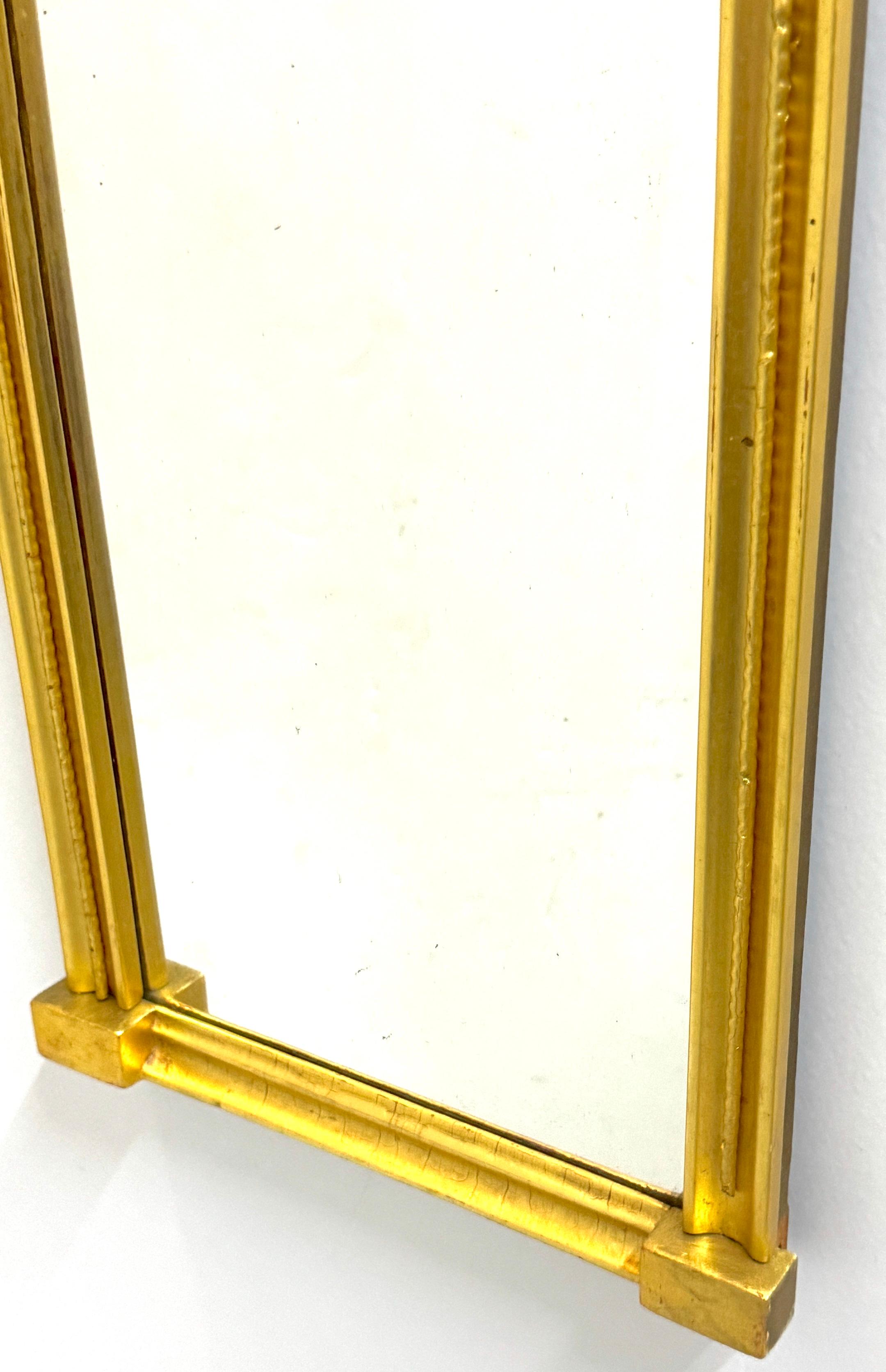 Miroir d'embarcadère trapézoïdal en bois doré et églomisé de style fédéral américain en vente 1
