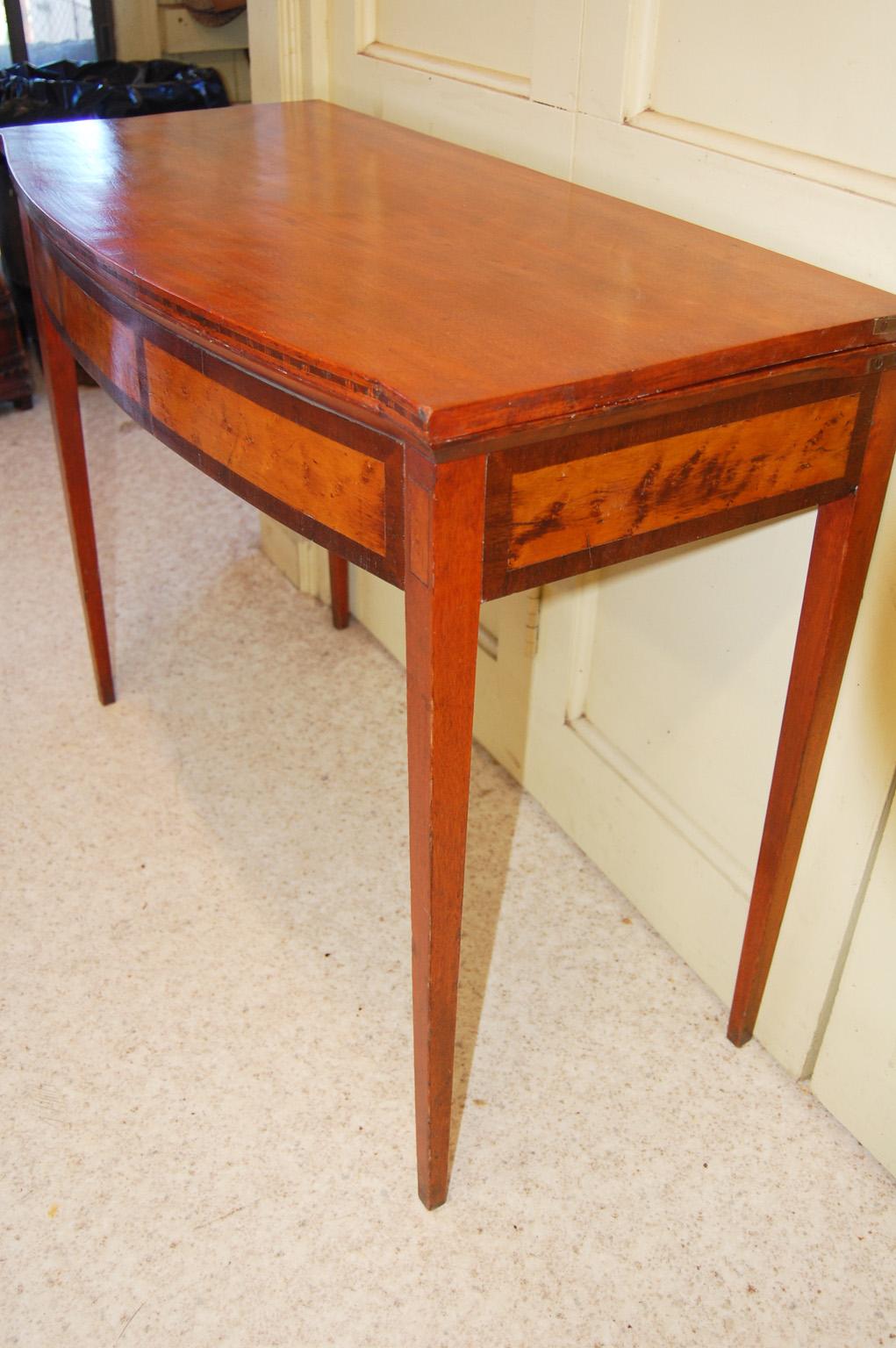 American Federal Fold Over Inlaid Tea Table with Tapered Legs Portsmouth, N.H. In Good Condition For Sale In Wells, ME