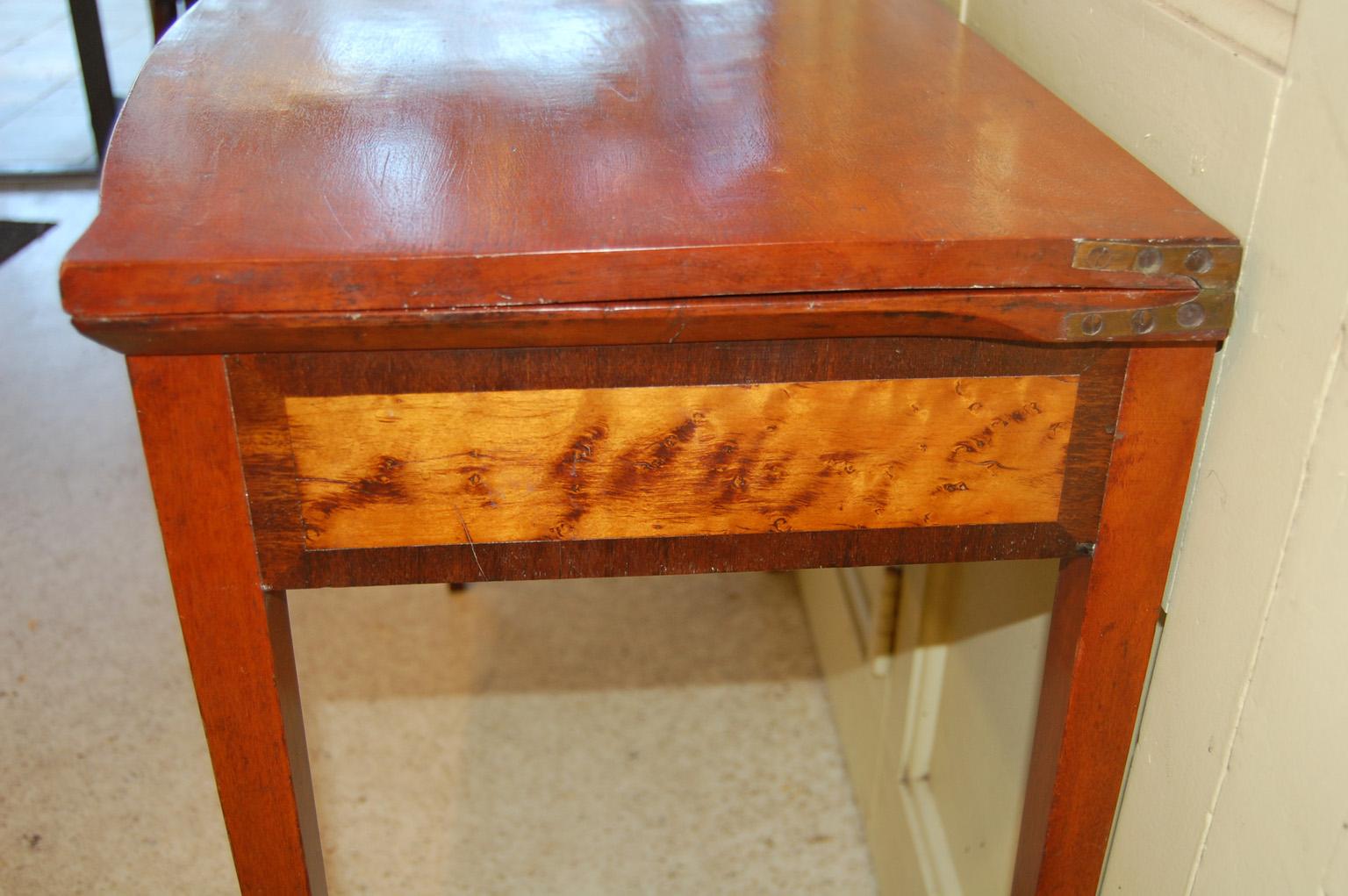 18th Century American Federal Fold Over Inlaid Tea Table with Tapered Legs Portsmouth, N.H. For Sale