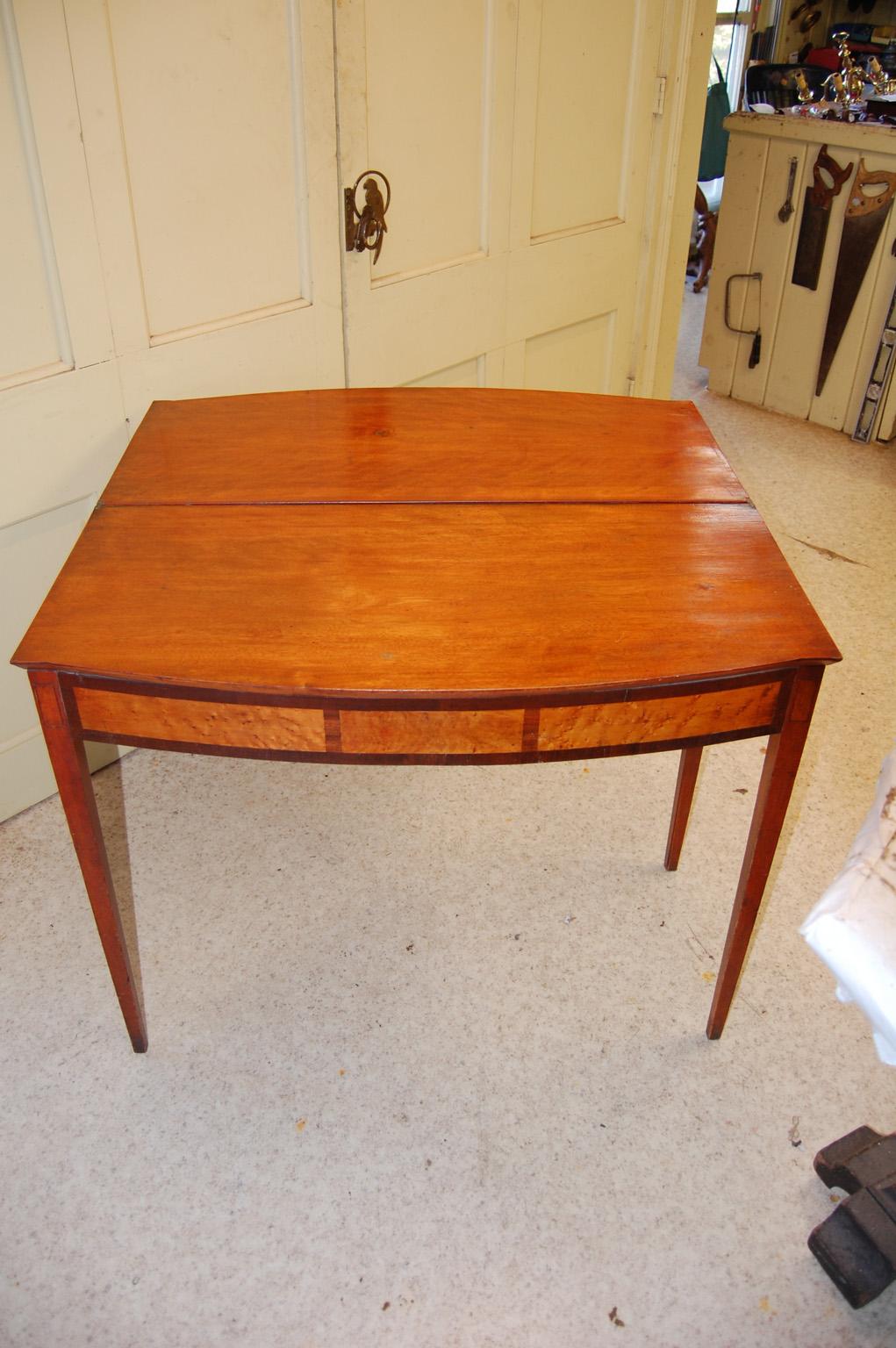 American Federal Fold Over Inlaid Tea Table with Tapered Legs Portsmouth, N.H. For Sale 1