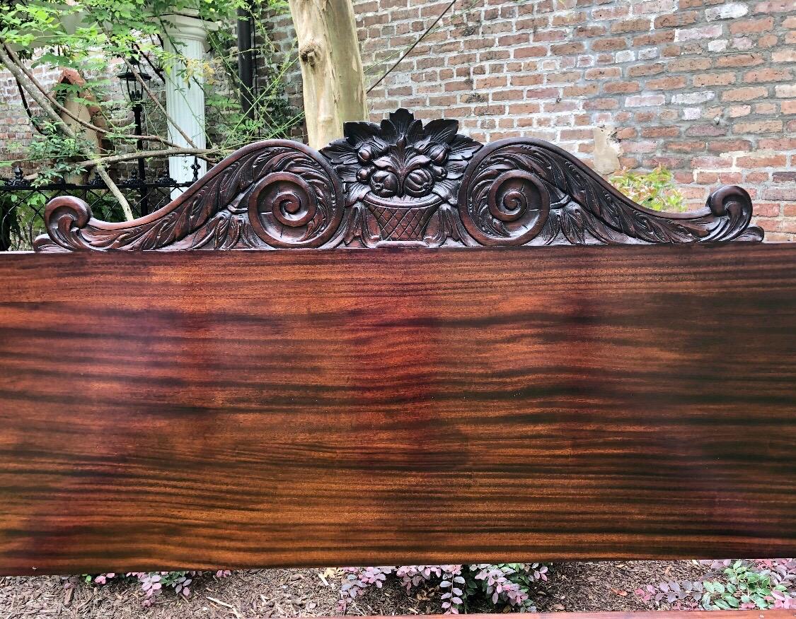 American Federal Four Poster Mahogany King-Size Bed, Early 19th Century For Sale 6
