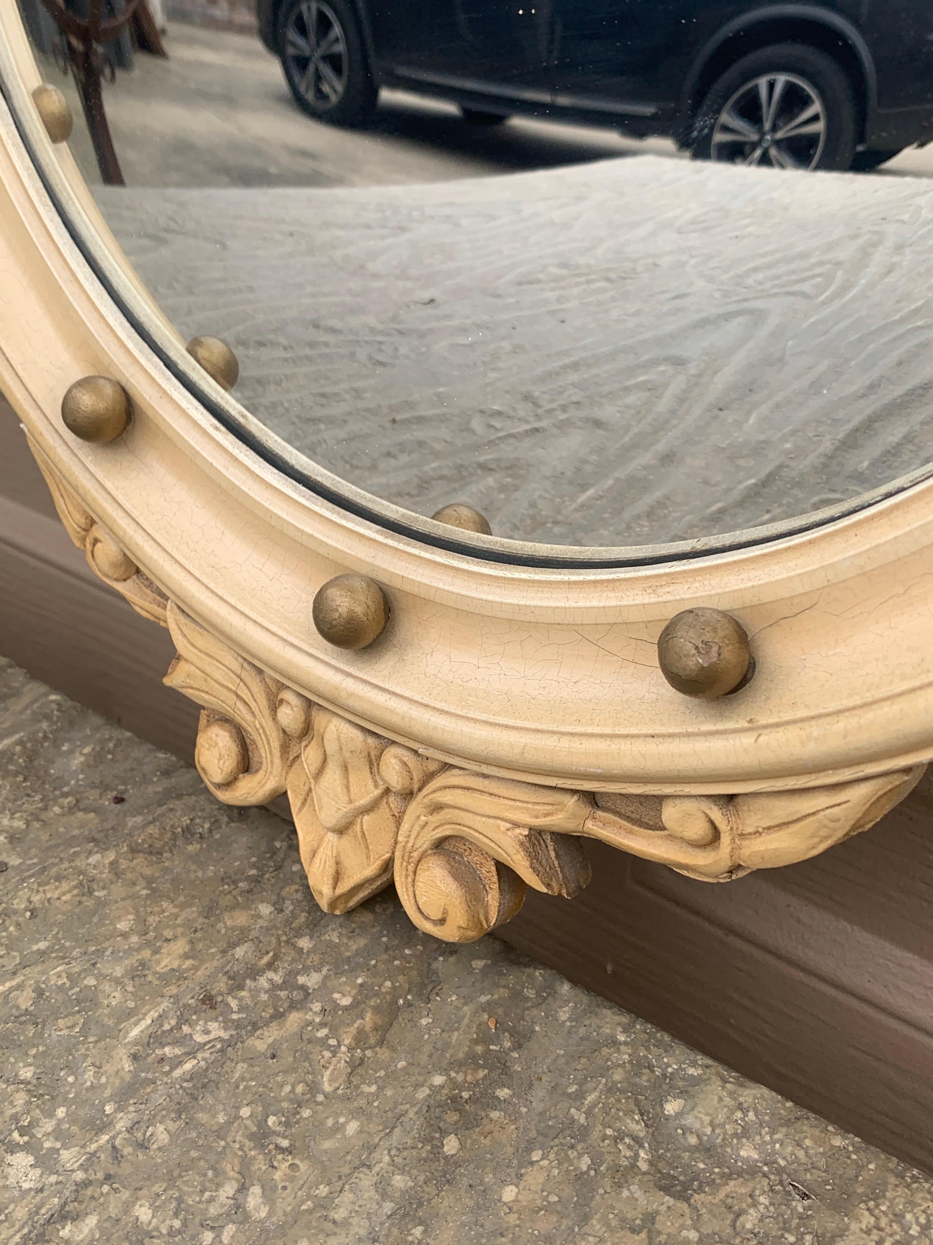 Amerikanische Federal Giltwood und Creme gemalt Eagle Bullseye konvexe Spiegel (20. Jahrhundert) im Angebot