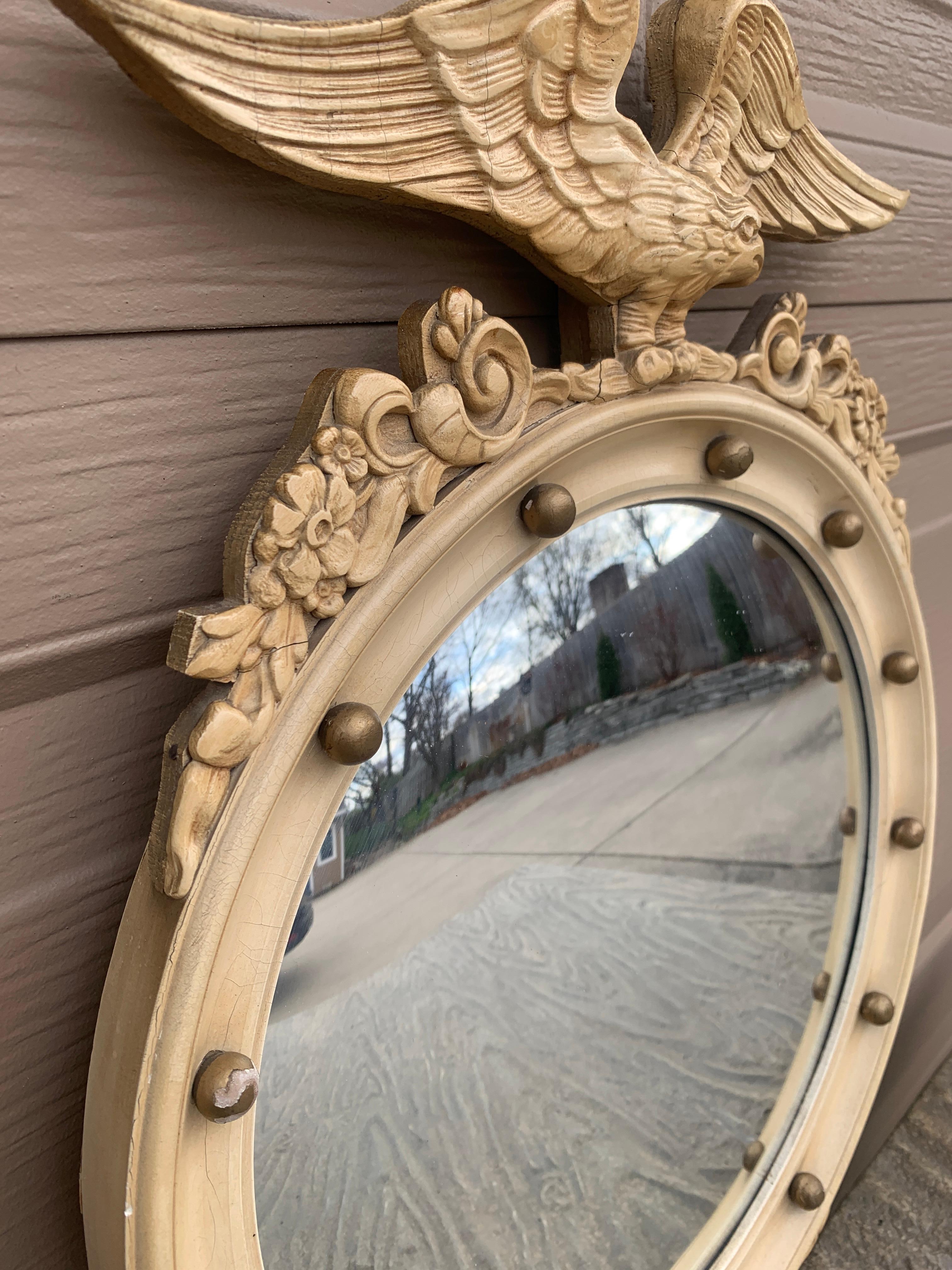 Amerikanische Federal Giltwood und Creme gemalt Eagle Bullseye konvexe Spiegel im Angebot 3