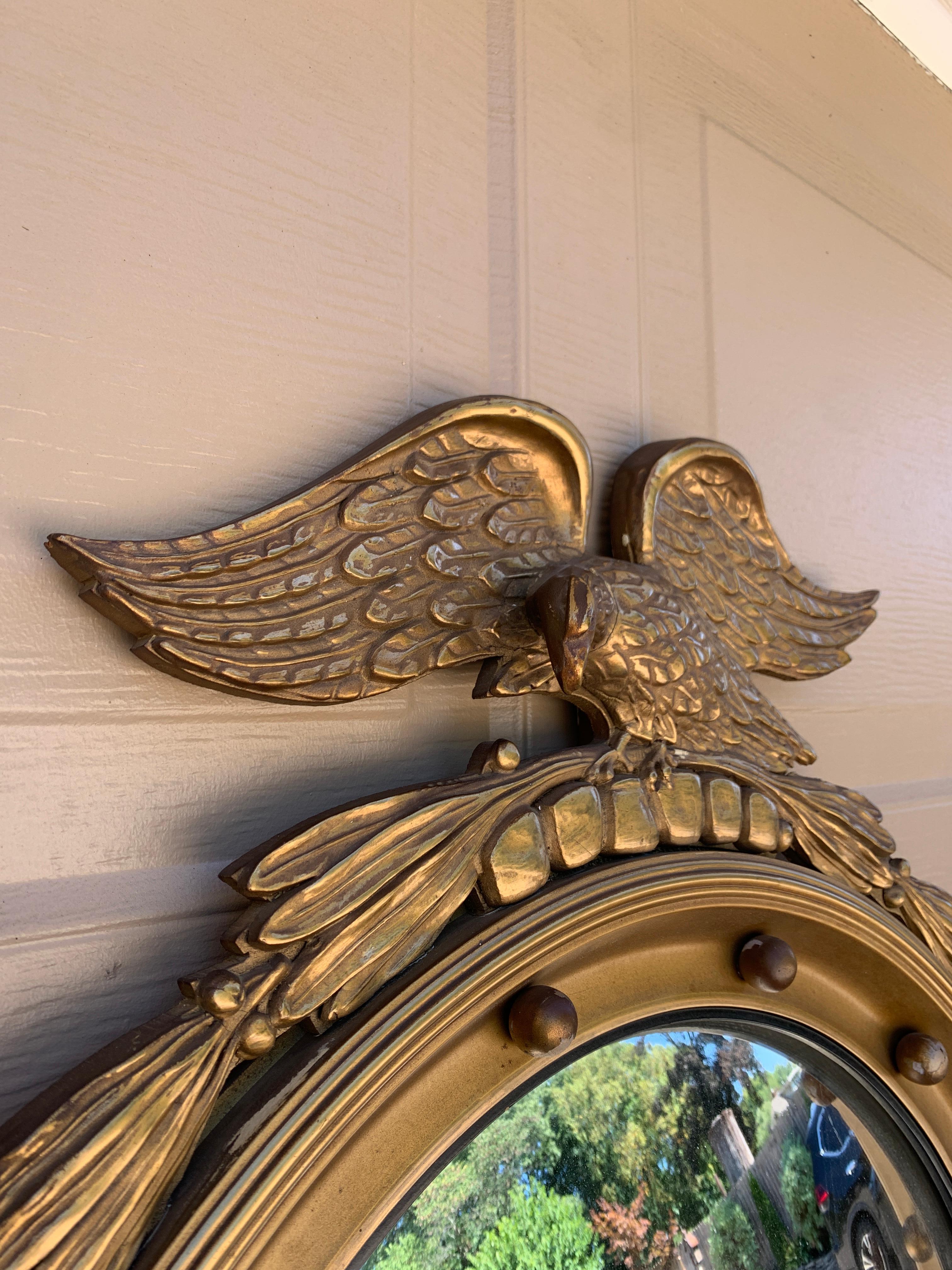 Specchio convesso American Feder Giltwood Eagle Bullseye in vendita 4