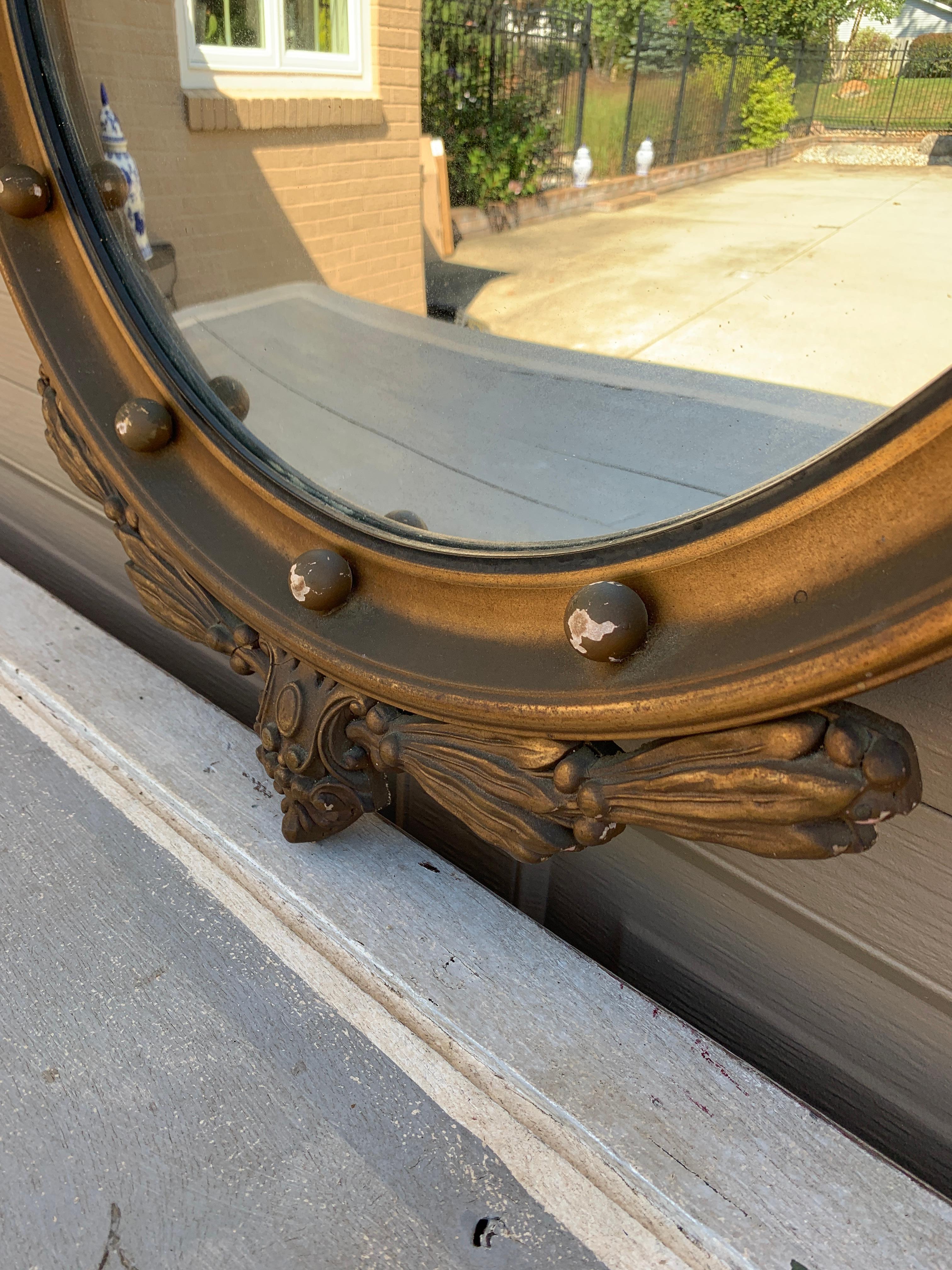 XX secolo Specchio convesso American Feder Giltwood Eagle Bullseye in vendita
