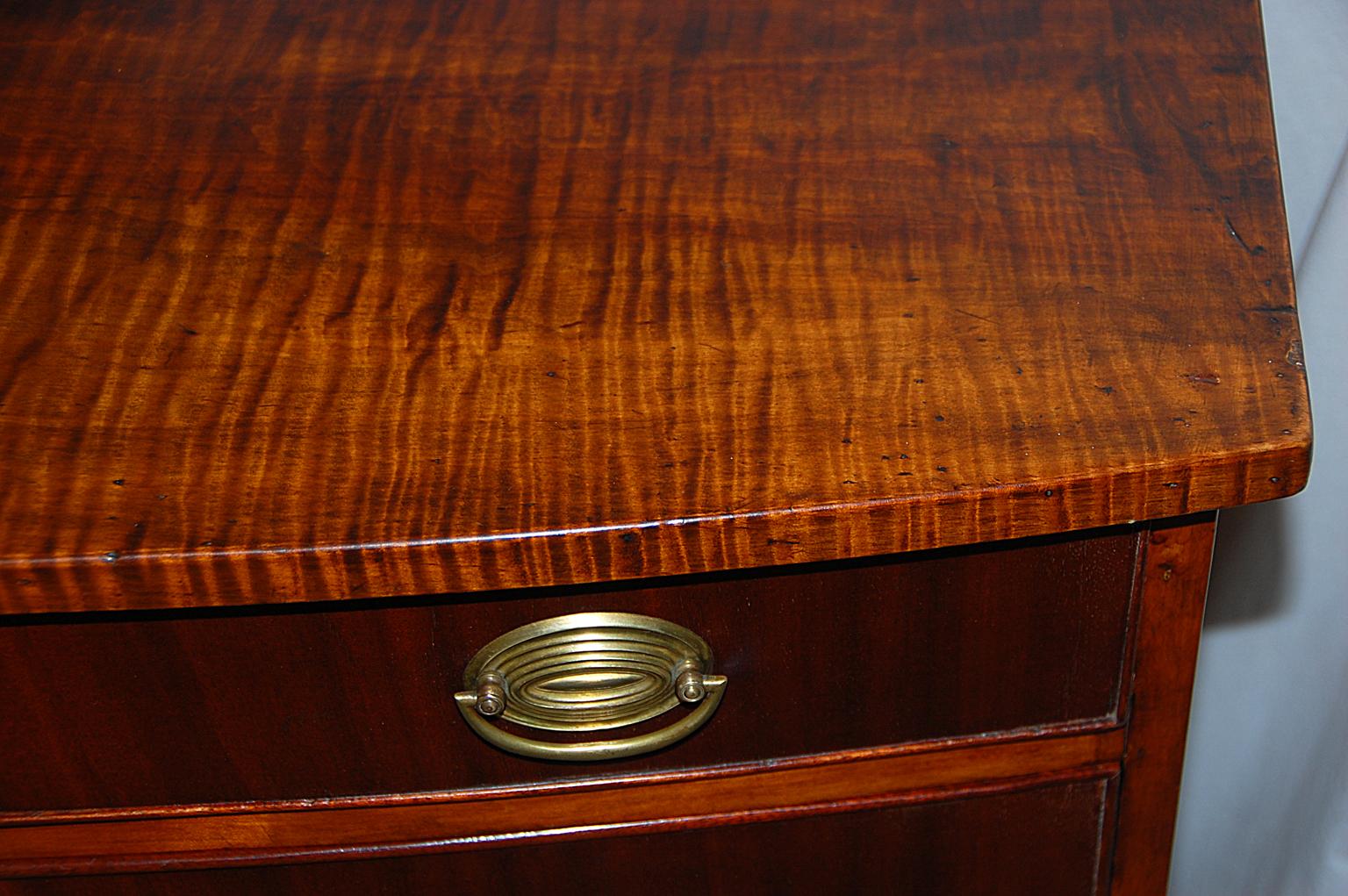 American Federal Hepplewhite Bowfront Chest of Drawers Tiger Maple and Mahogany In Good Condition In Wells, ME