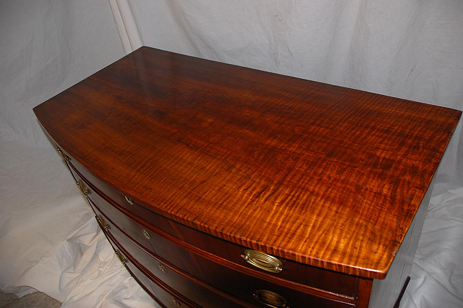 18th Century American Federal Hepplewhite Bowfront Chest of Drawers Tiger Maple and Mahogany