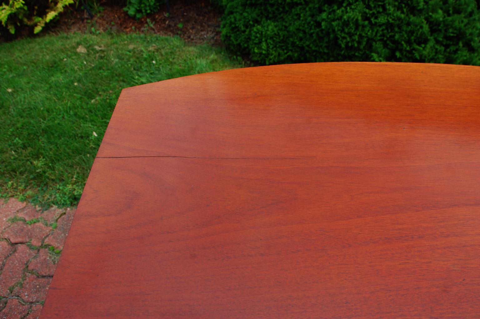 18th Century American Federal Hepplewhite Period Mahogany Bowfront Chest of Four Drawers