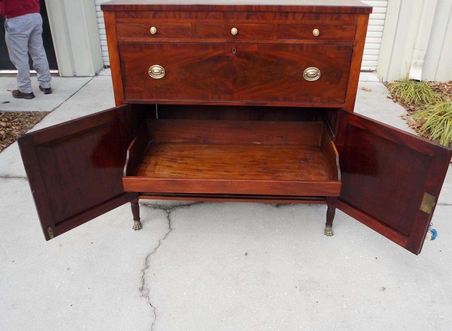 American Federal Mahogany & Satinwood Butler's Desk with Paw Feet. NY, C. 1810 For Sale 4