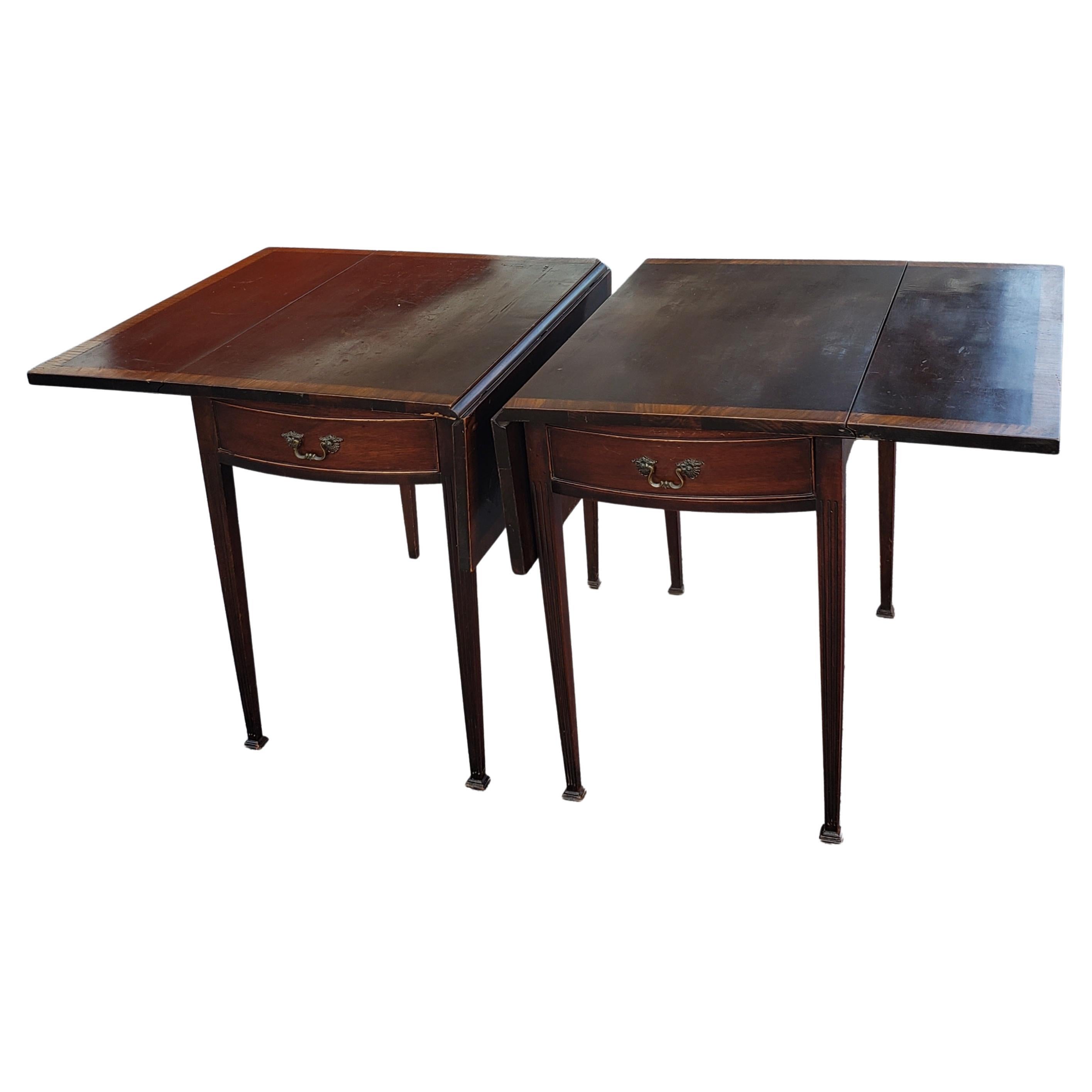 20th Century American Federal Mahogany Banded Pembroke Drop-Leaf Large Side Tables, a Pair For Sale