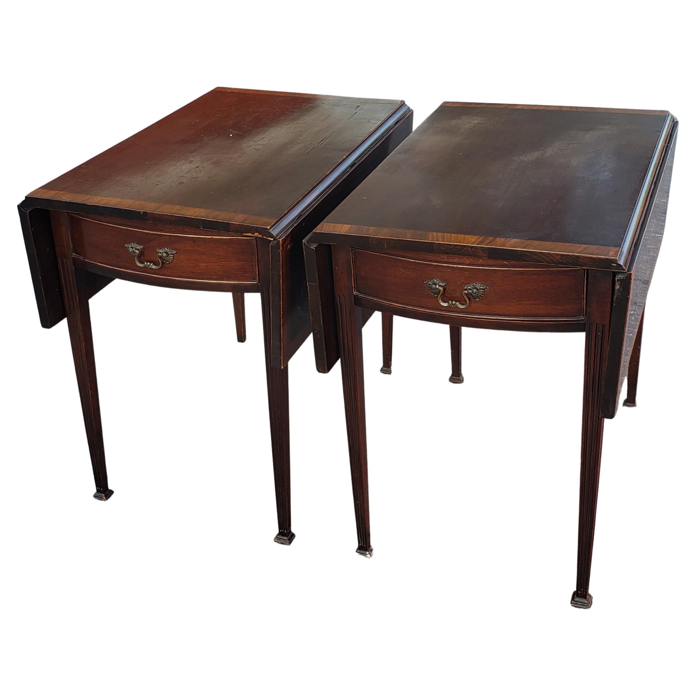 American Federal Mahogany Banded Pembroke Drop-Leaf Large Side Tables, a Pair For Sale 1