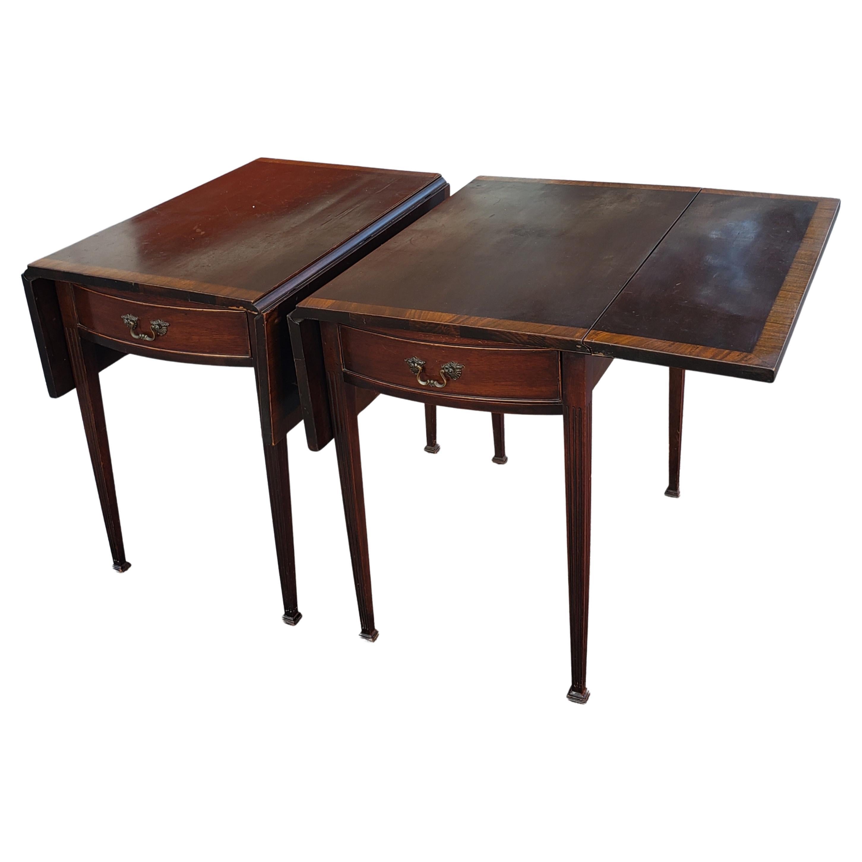 American Federal Mahogany Banded Pembroke Drop-Leaf Large Side Tables, a Pair For Sale 2