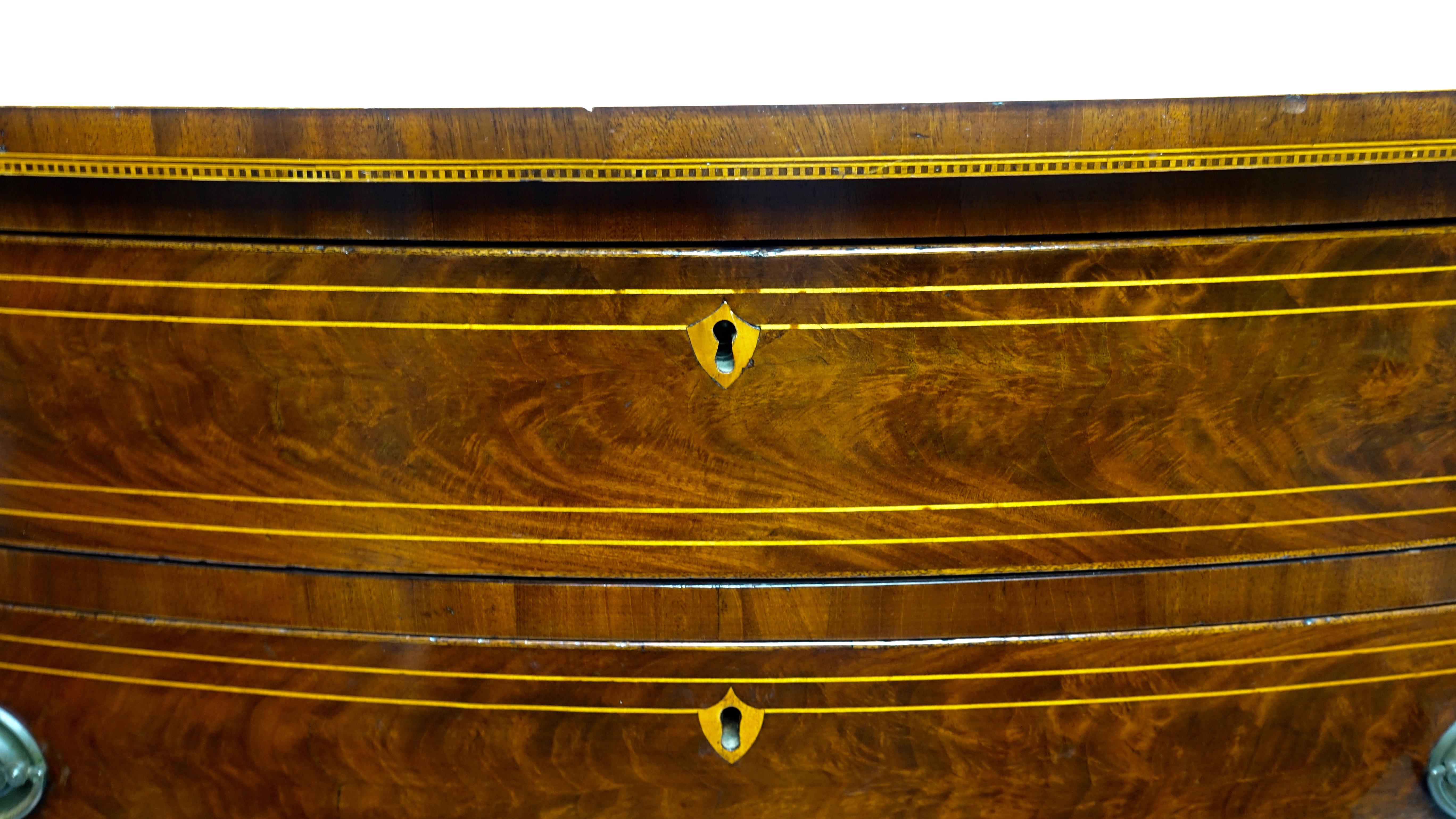 American Federal Mahogany Bow Front Chest of Drawers, 19th Century, circa 1820 4