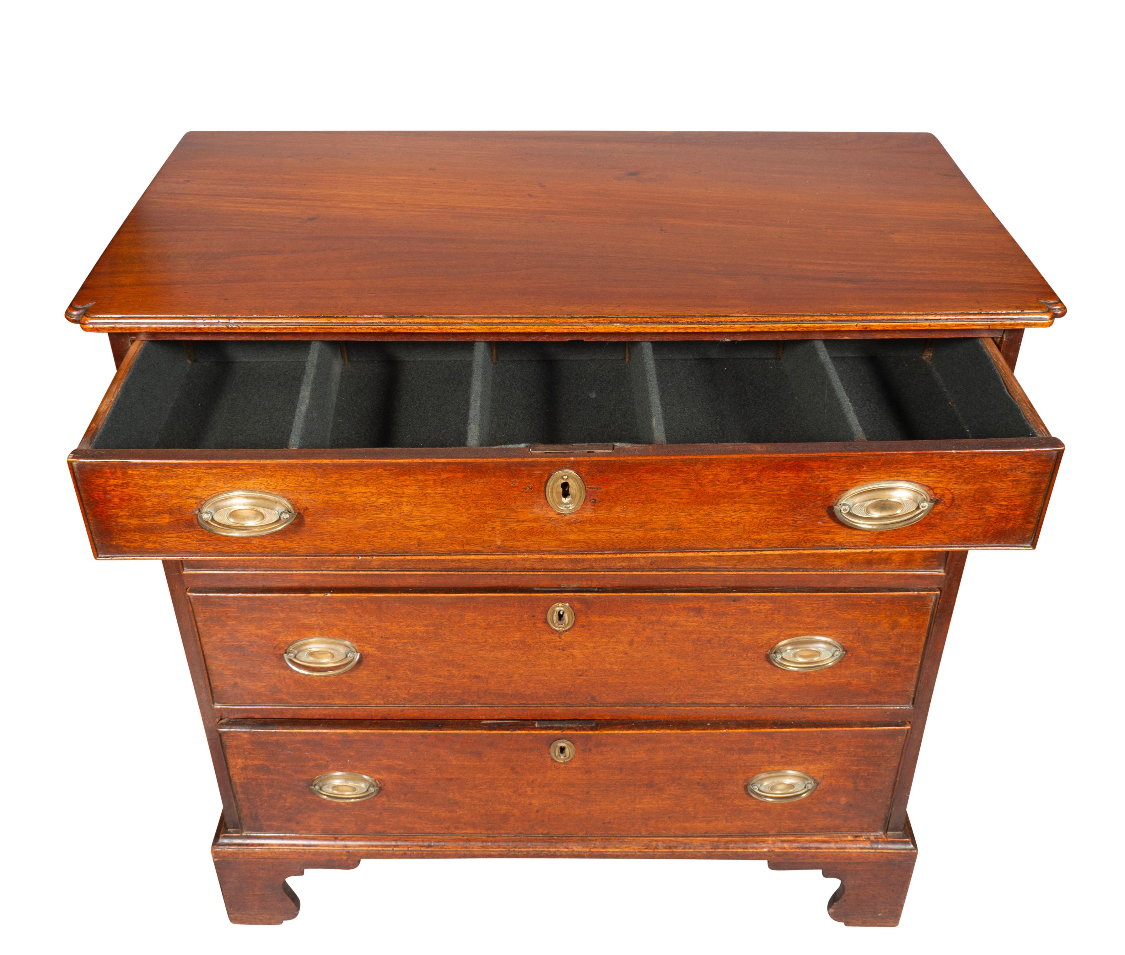 Late 18th Century American Federal Mahogany Chest Of Drawers