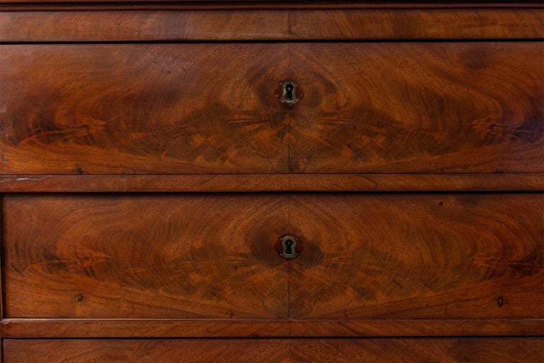 American Federal Mahogany Chest of Drawers with Black Marble Top For Sale 2