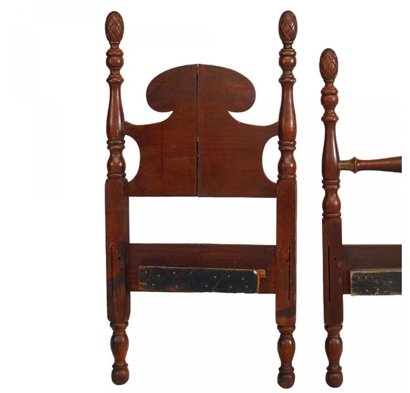 American Federal Mahogany Child's Four-Post Bed In Good Condition For Sale In Queens, NY