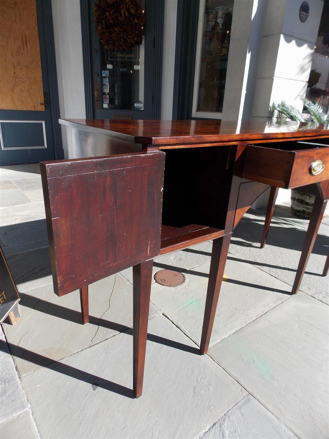 American Federal Mahogany Hunt Board with Flanking Hinged Cupboards, Circa 1800 For Sale 3