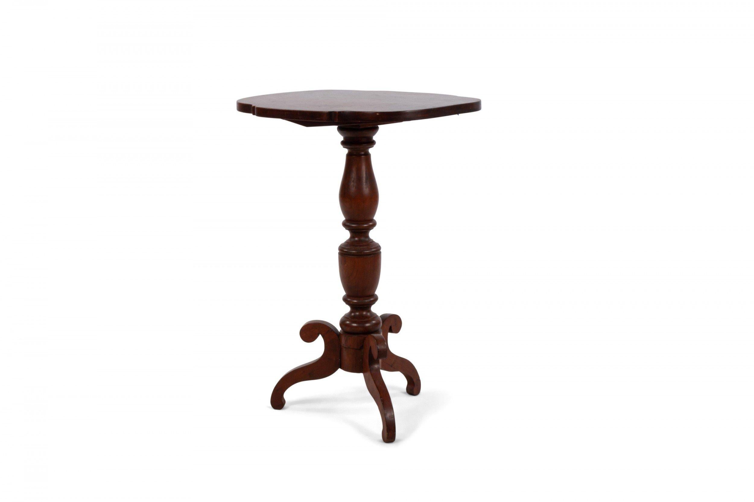 20th Century American Federal Mahogany Tilt-Top Scalloped Table For Sale