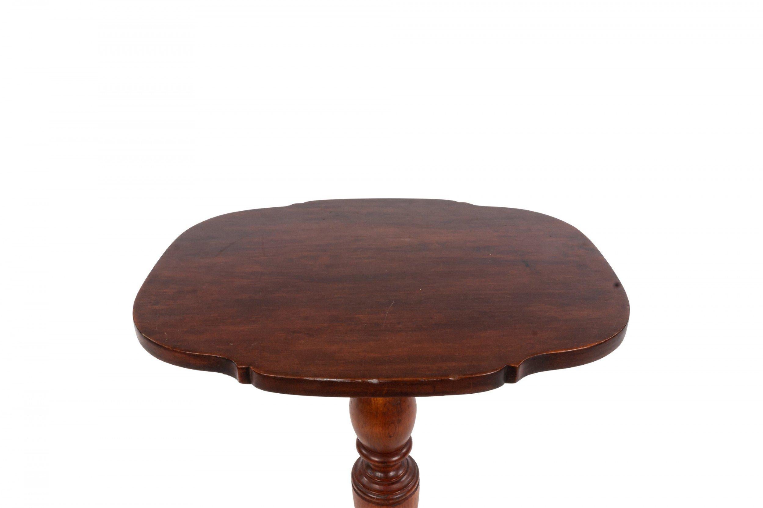 American Federal Mahogany Tilt-Top Scalloped Table For Sale 1