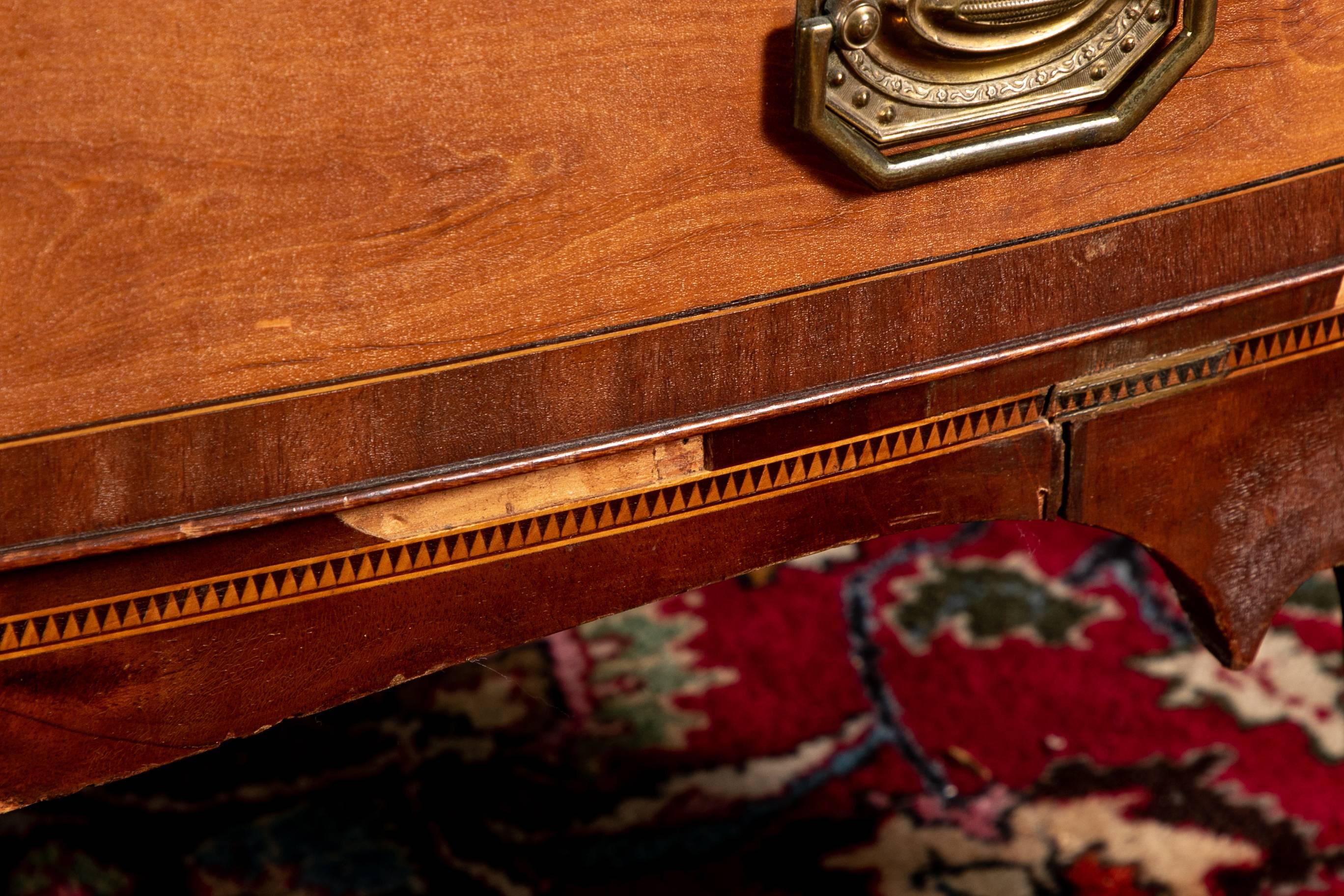 American Federal North Shores Bow Front Chest, circa 1800-1810 8