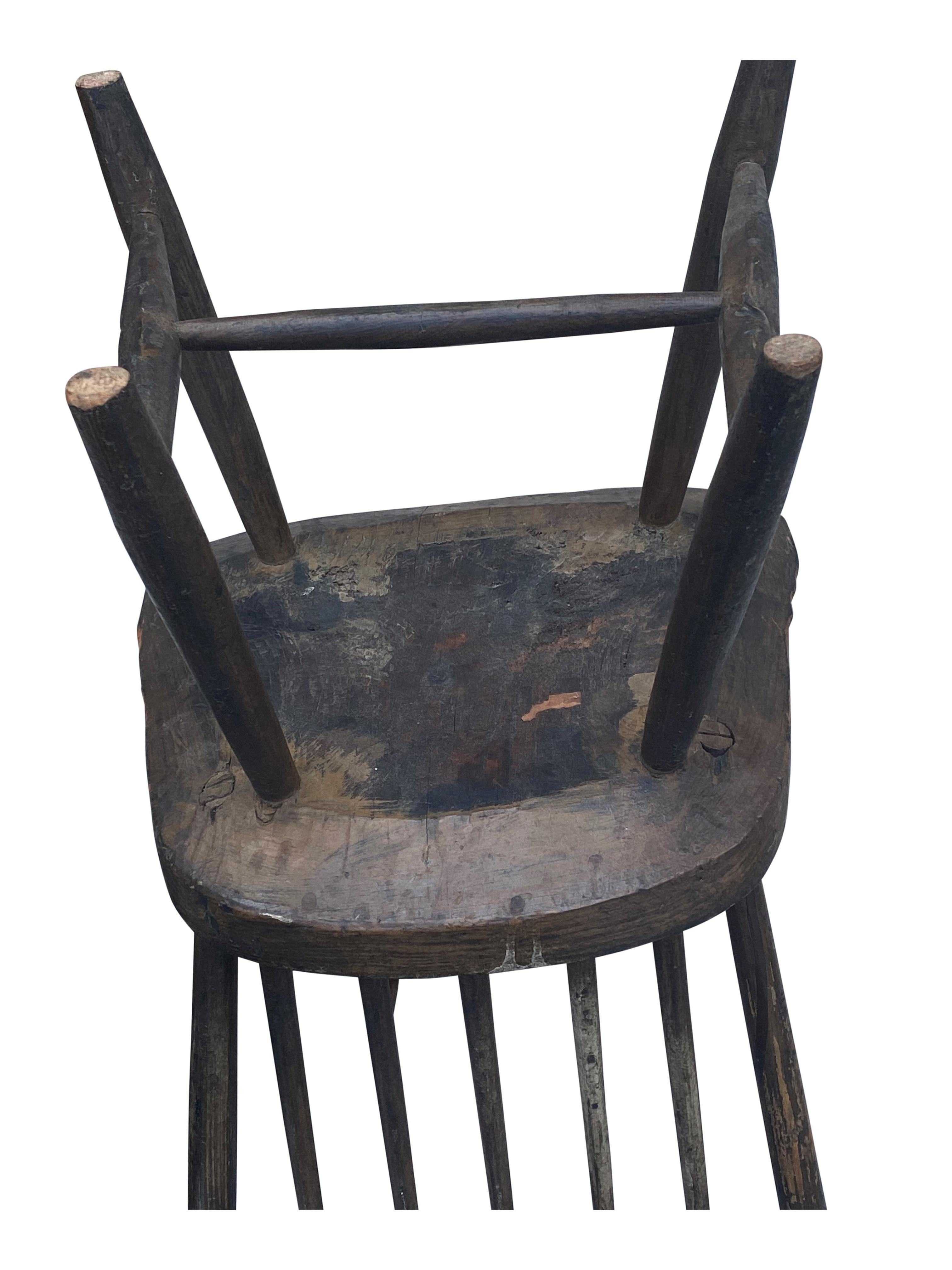 Chaise d'appoint Windsor pour enfant, avec dossier à baguette, de la Nouvelle Angleterre, avec surface d'origine.