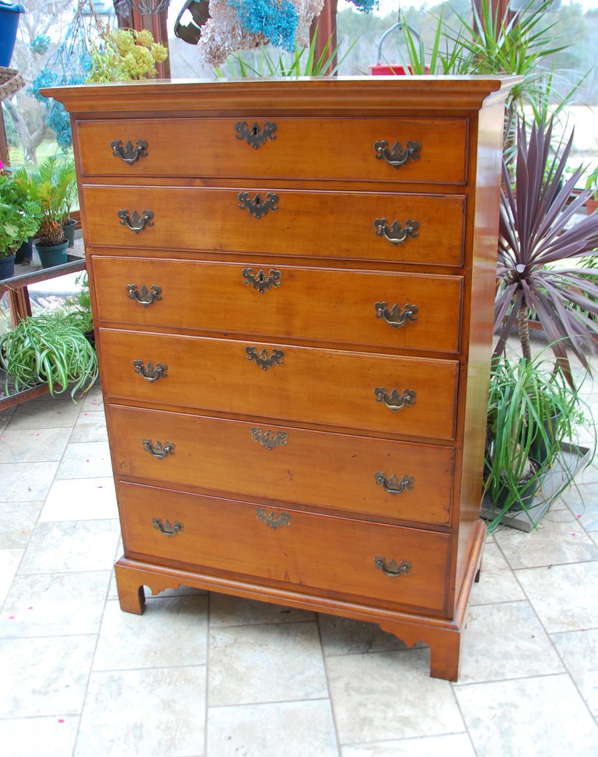 American 18th Century federal period Chippendale tall chest of six graduated drawers in maple. This New England chest is of dovetailed construction, the dovetails that join the top to the sides can be seen in the photos of the top and their precise