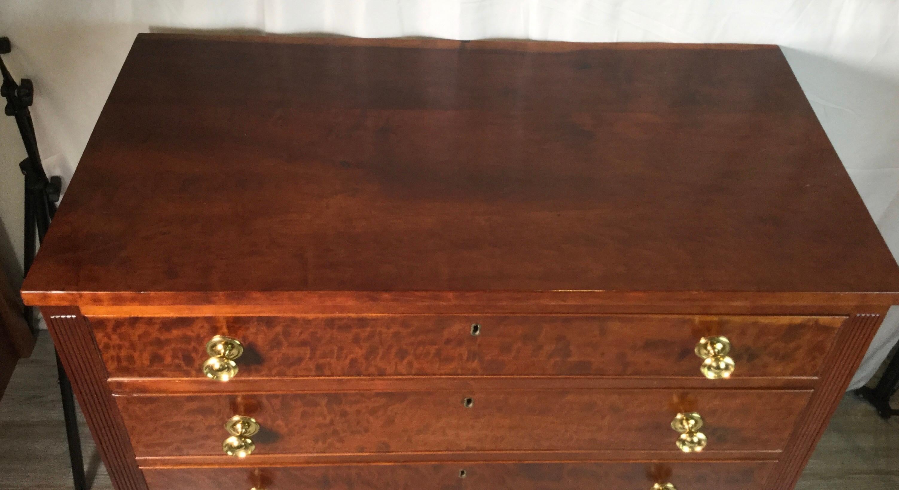 American Federal Period Four-Drawer Chest In Good Condition In Lambertville, NJ