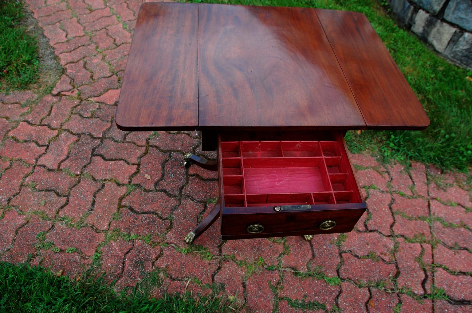 19th Century American Federal Period Mahogany Dropleaf Worktable with Downswept Legs Paw Feet For Sale