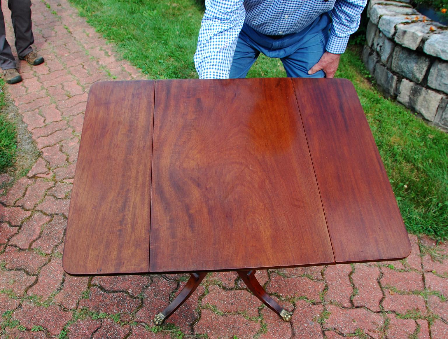 American Federal Period Mahogany Dropleaf Worktable with Downswept Legs Paw Feet For Sale 2