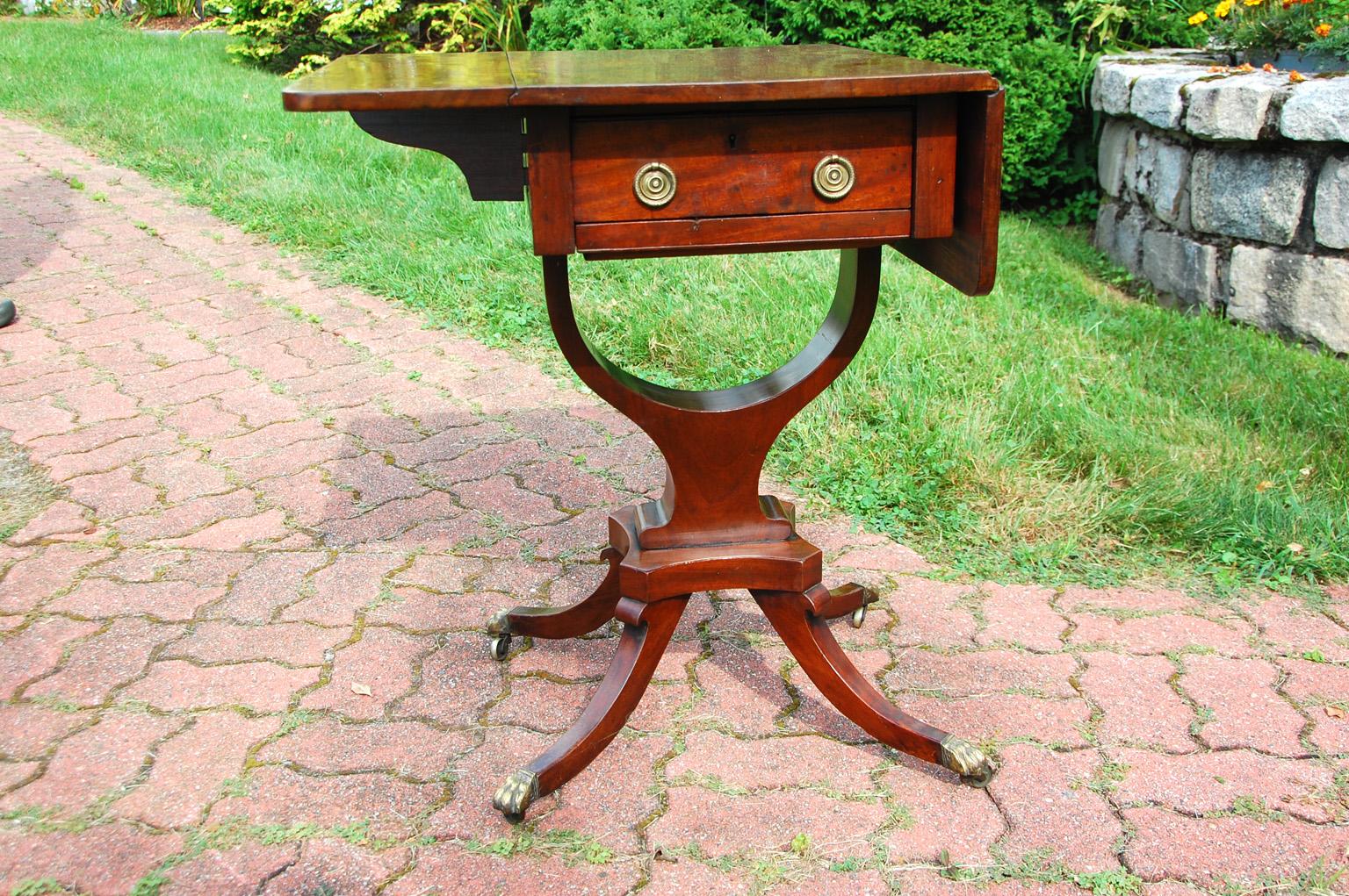American Federal Period Mahogany Dropleaf Worktable with Downswept Legs Paw Feet For Sale 4